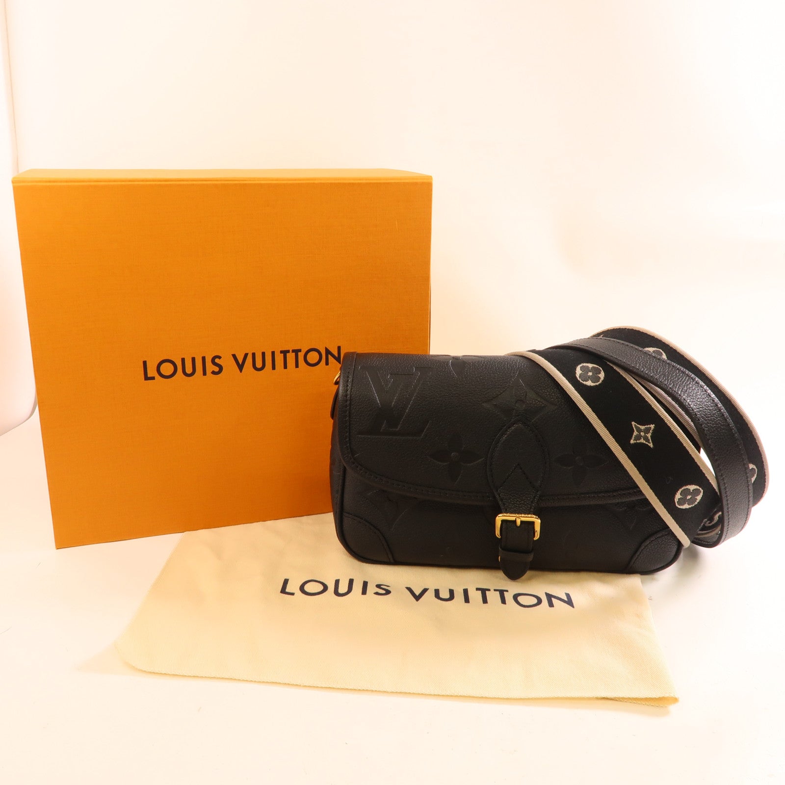 LOUIS VUITTON Monogram Empreinte Diane金扣肩背袋黑色