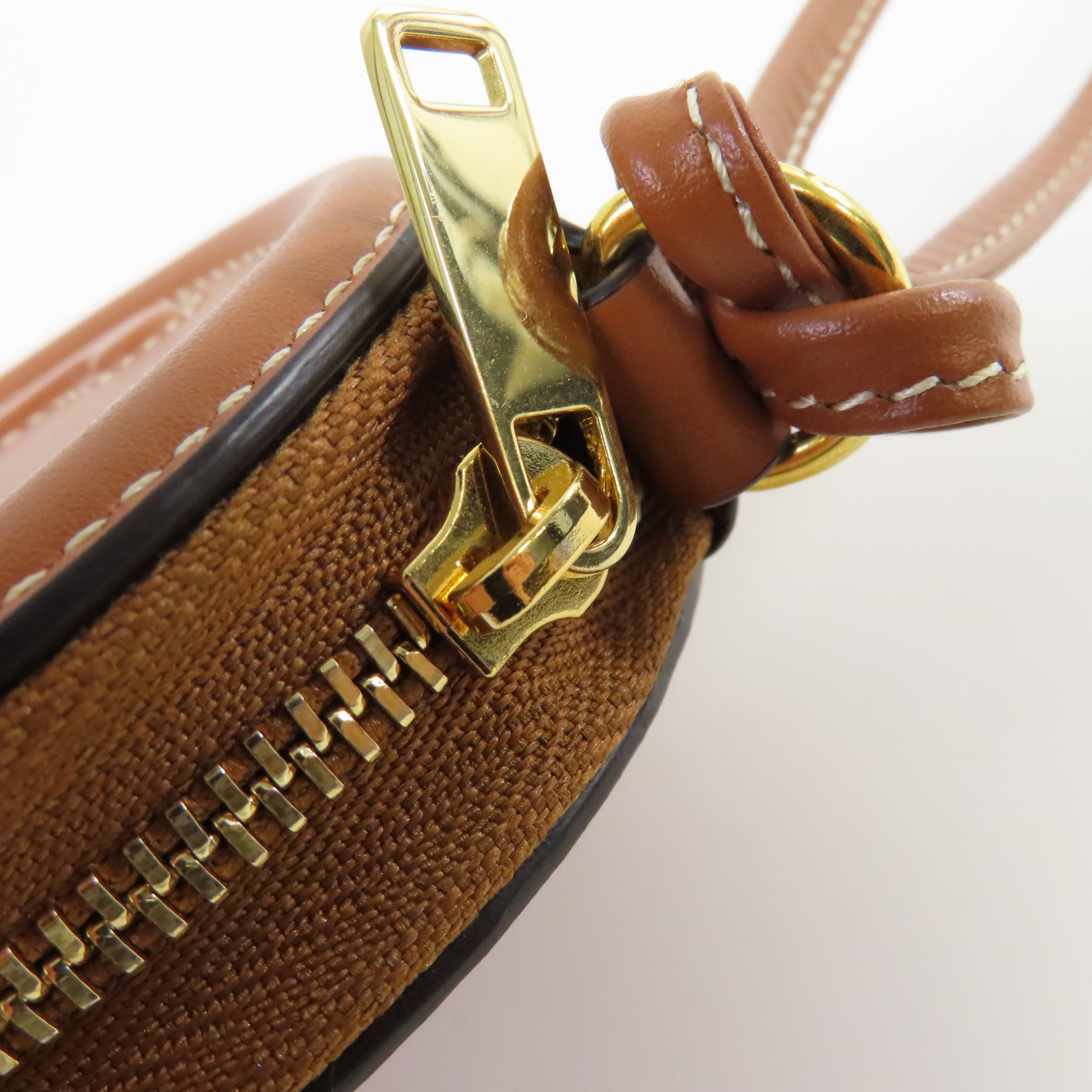 CELINE **【激減優惠】牛皮皮革Coin pouch金扣手拿包啡色