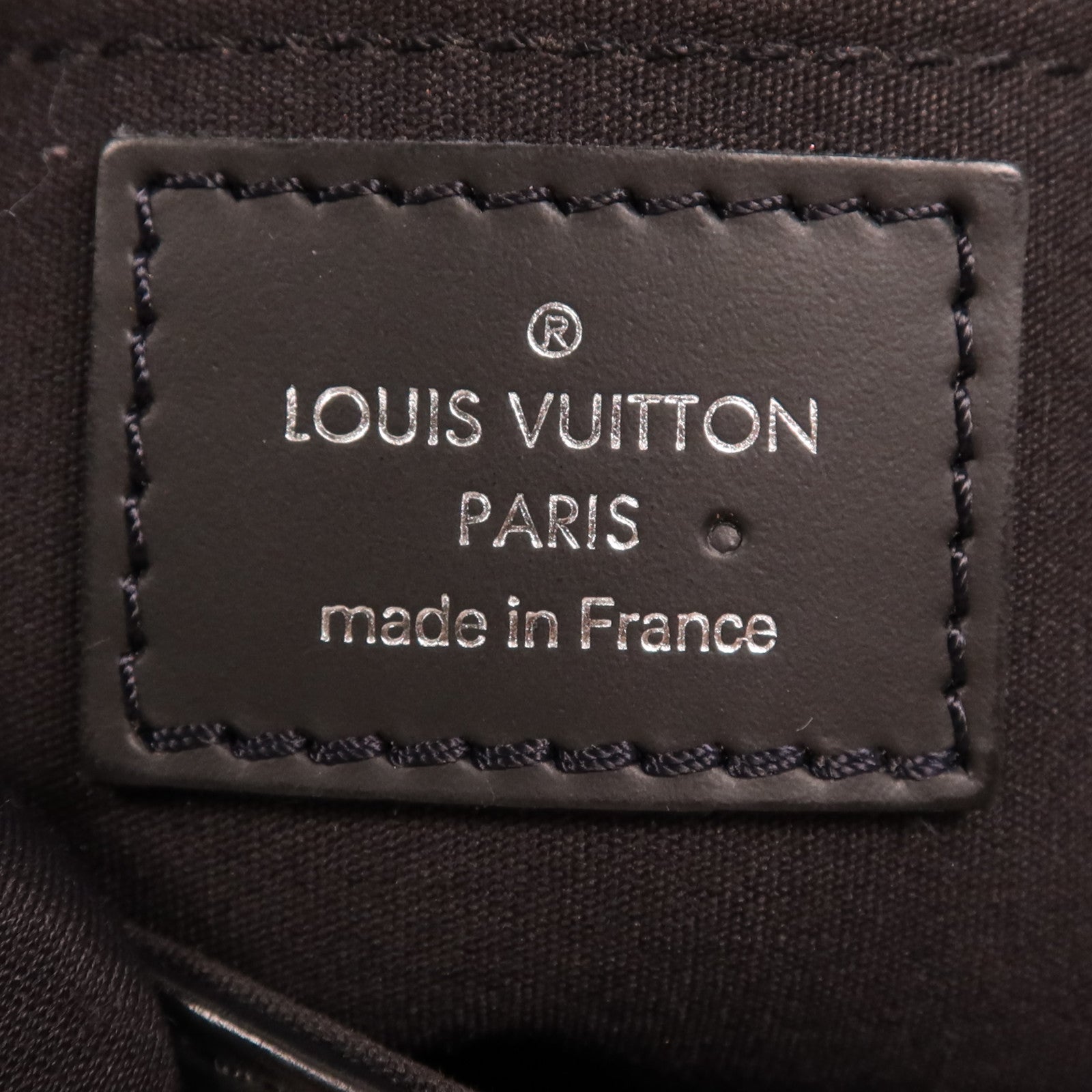 LOUIS VUITTON Epi Segur Pochette銀扣肩背袋