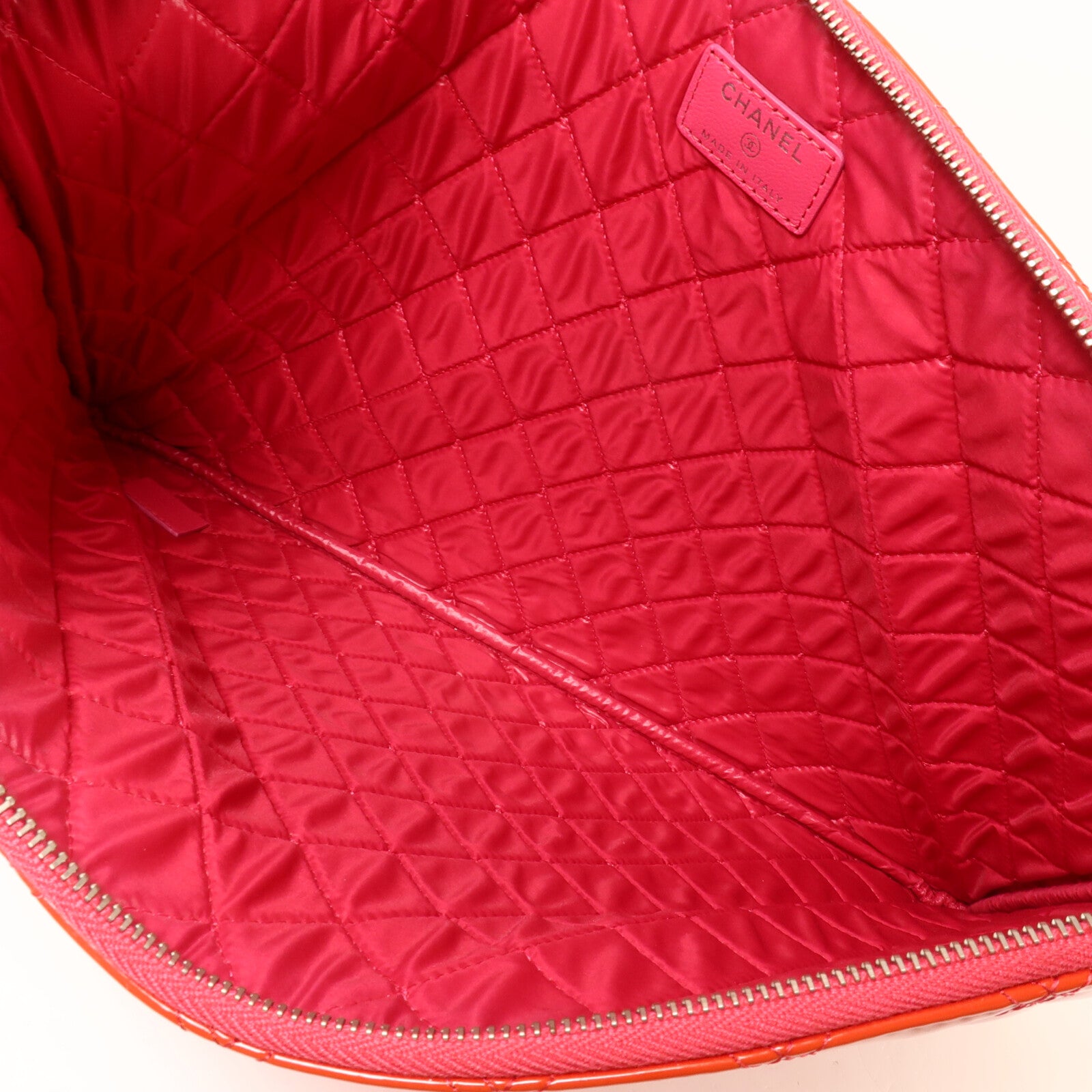 CHANEL 漆皮皮革Matelasse O-Case Clutch手拿包