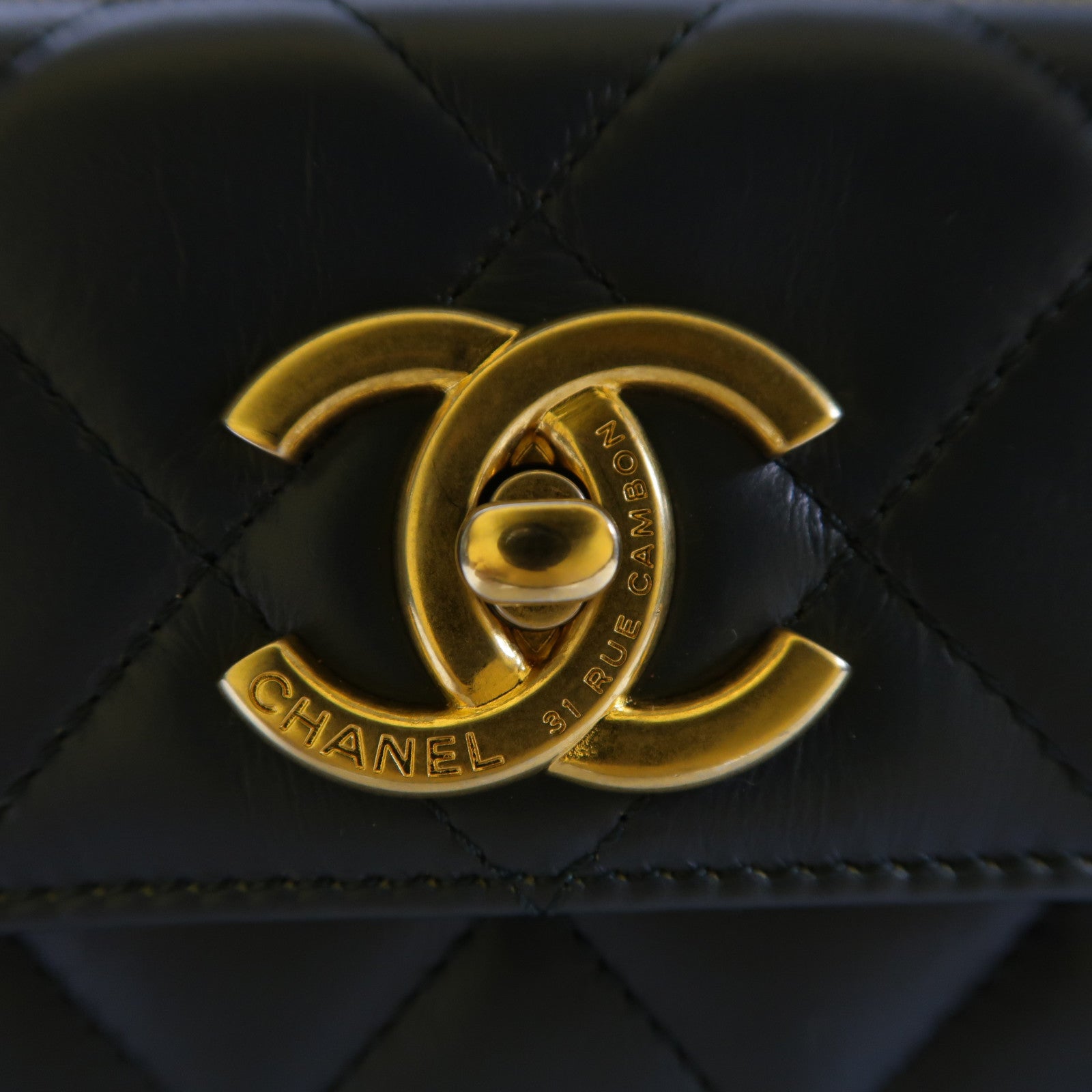CHANEL 牛皮皮革Chain Shoulder金扣鏈帶肩背袋