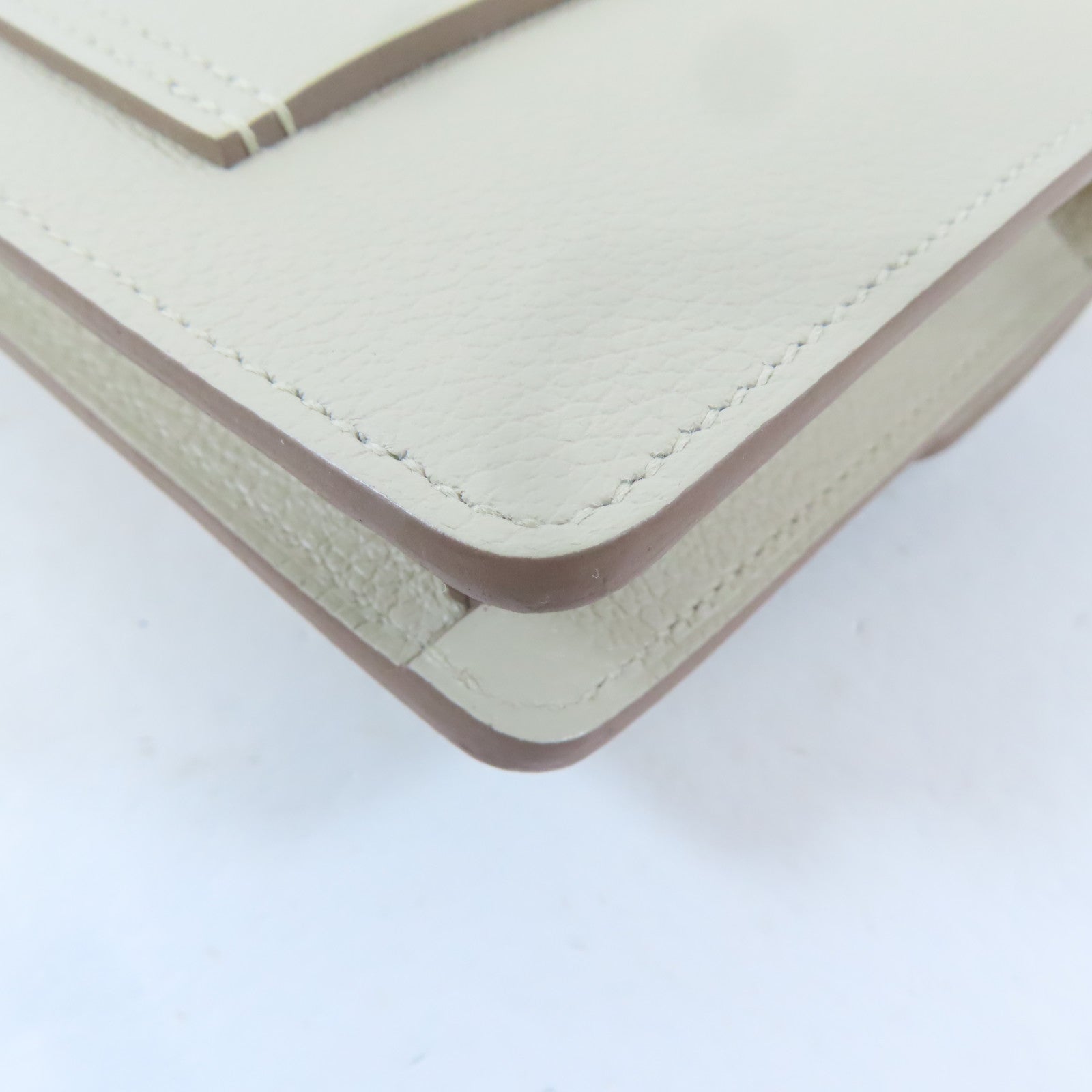 HERMES Chevre皮革Roulis Slim金扣錢包Nata白色