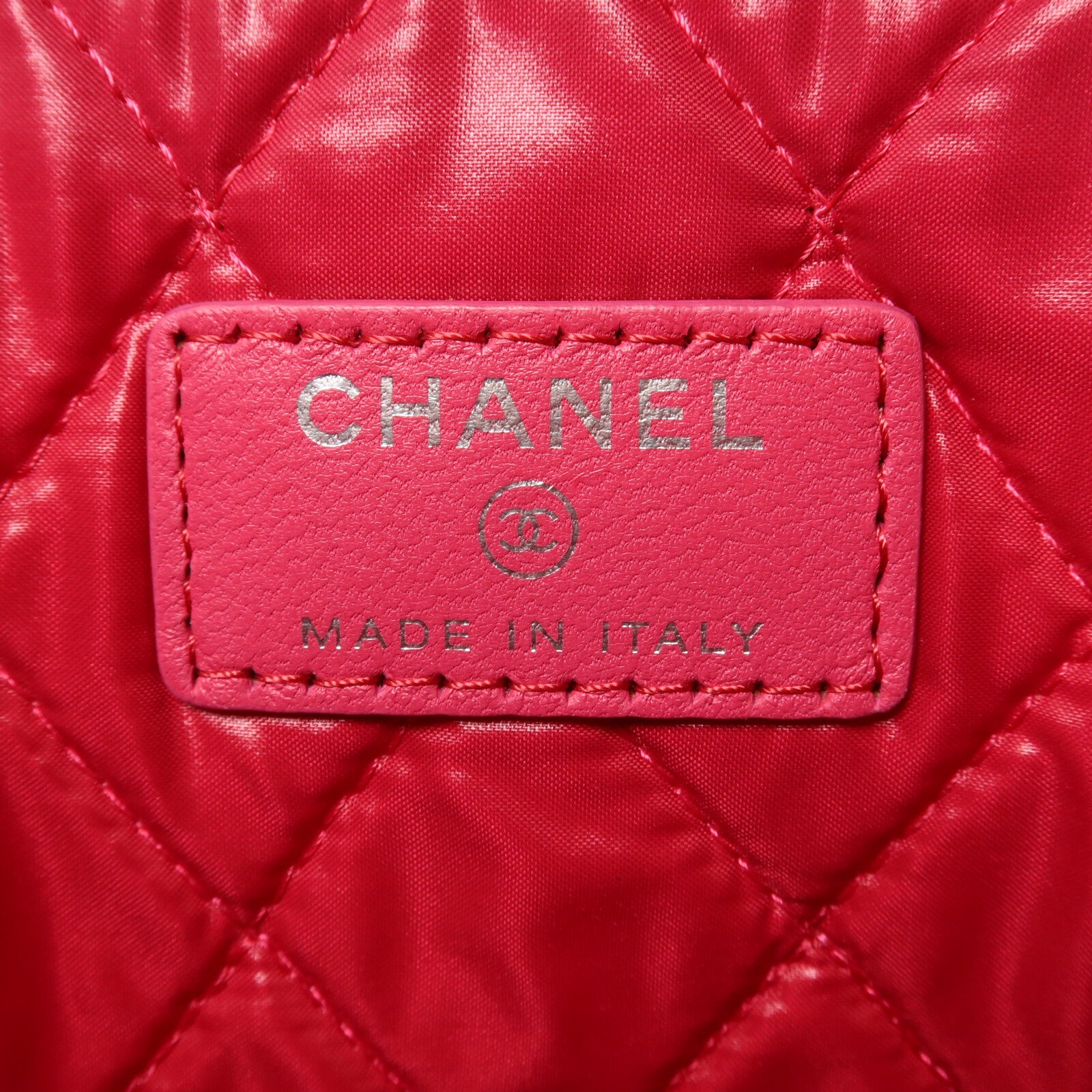 CHANEL 漆皮皮革Matelasse O-Case Clutch手拿包