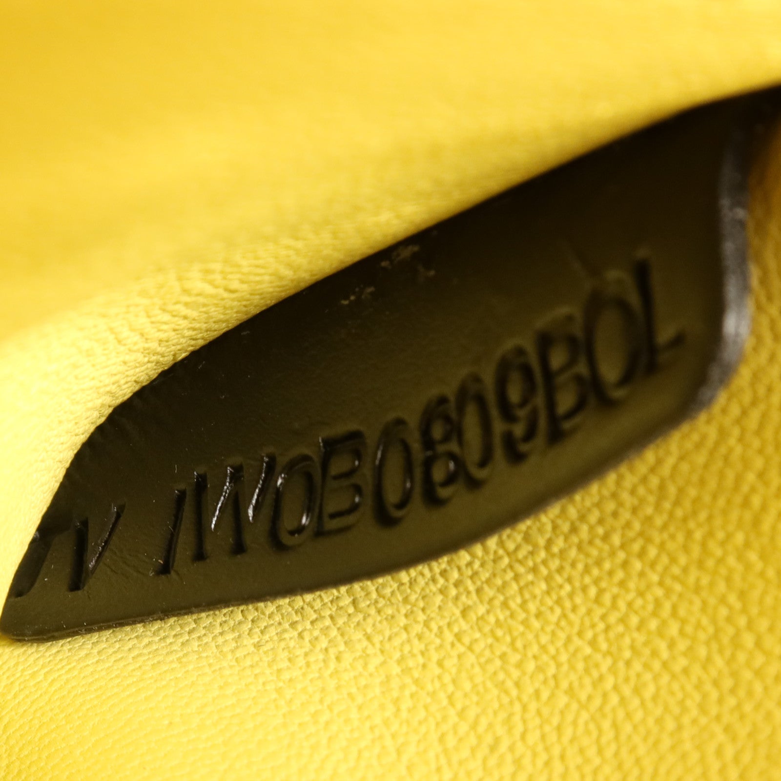 Valentino 牛皮皮革Shoulder Bag金扣肩背袋