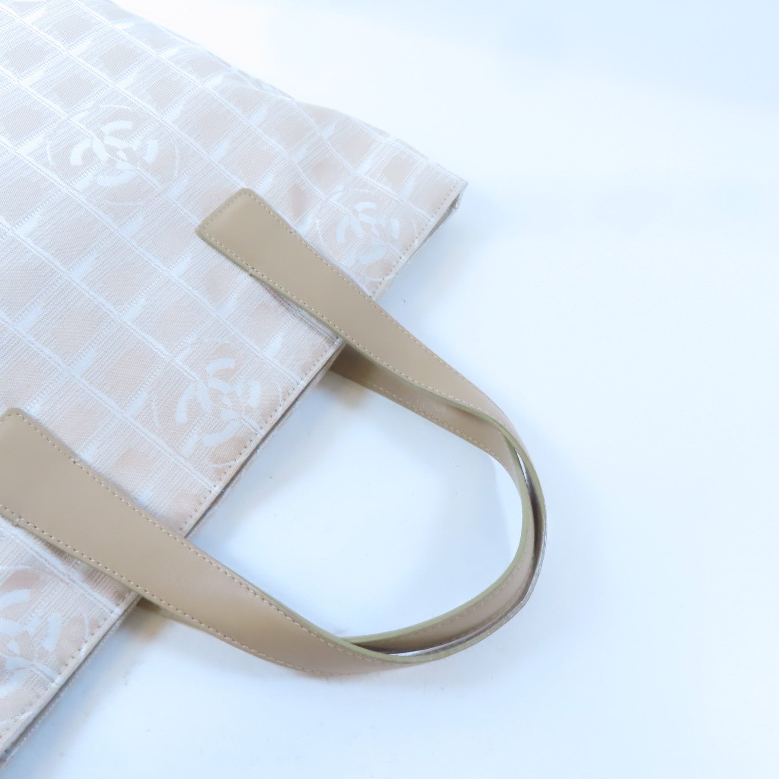 CHANEL 尼龍New Travel Line Tote Bag銀扣手挽袋淺褐色