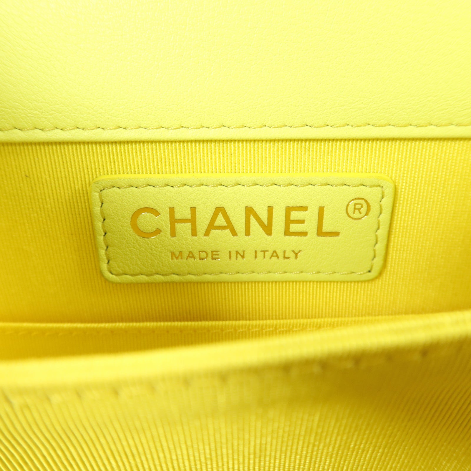 CHANEL 牛皮皮革Le Boy金扣鏈帶肩背袋