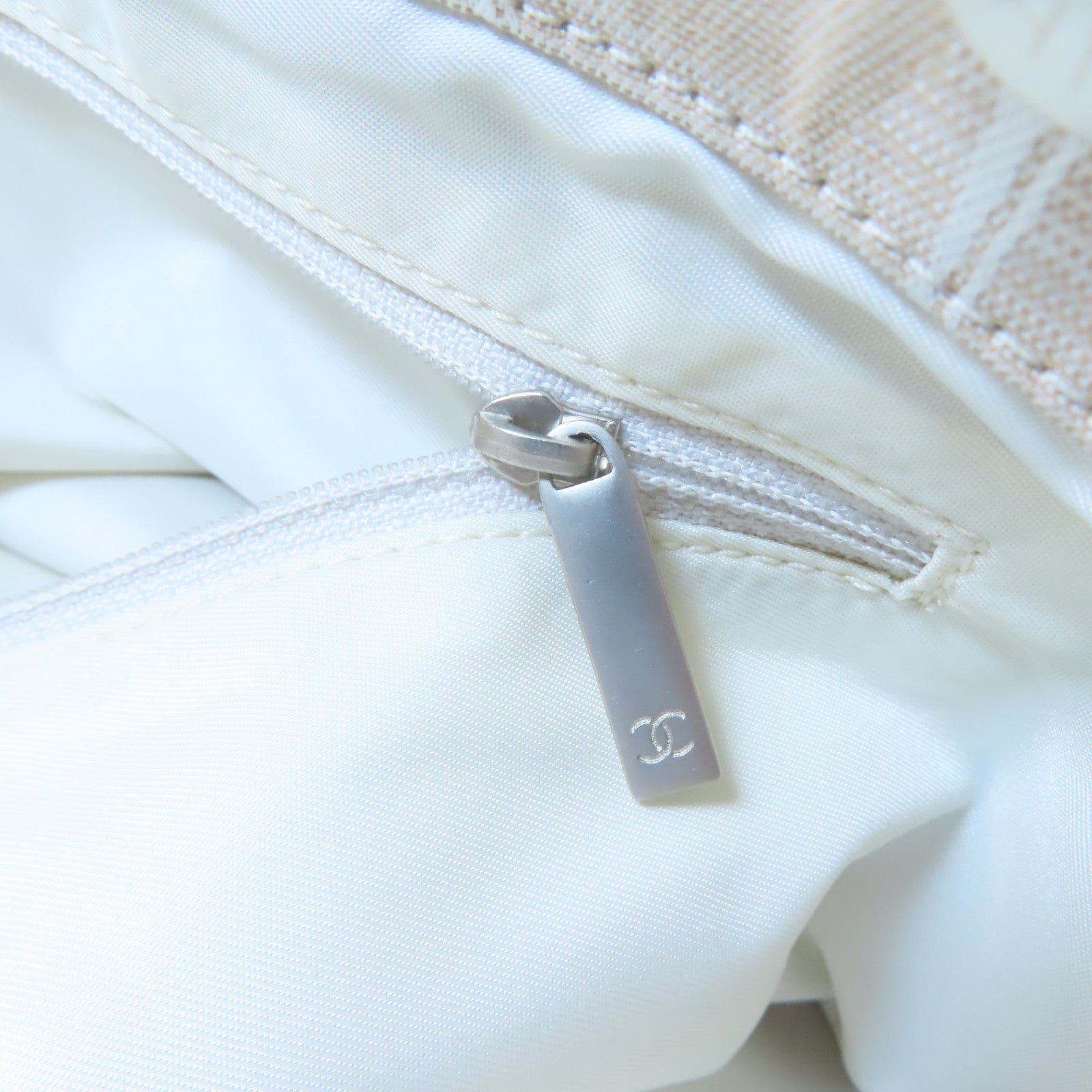 CHANEL 尼龍New Travel Line Tote Bag銀扣手挽袋淺褐色