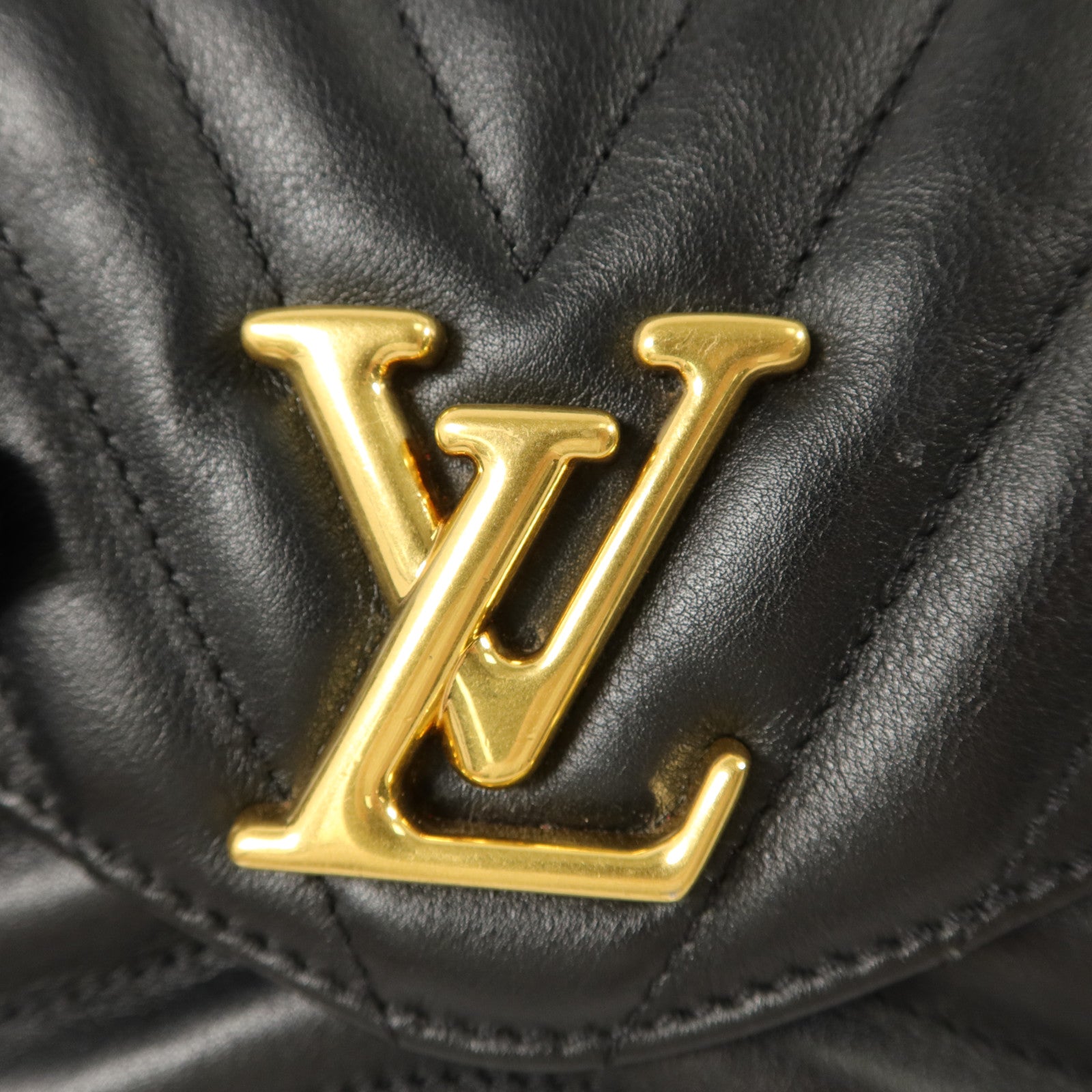 LOUIS VUITTON 牛皮皮革New Wave Chain Bag PM鏈帶肩背袋