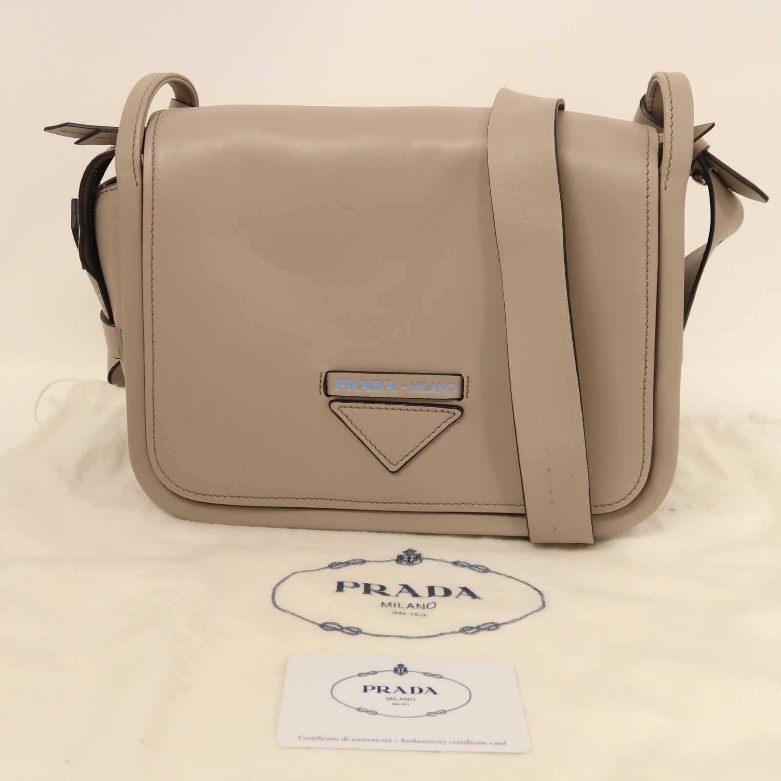 PRADA 牛皮皮革Etiquette Bag銀扣肩背袋