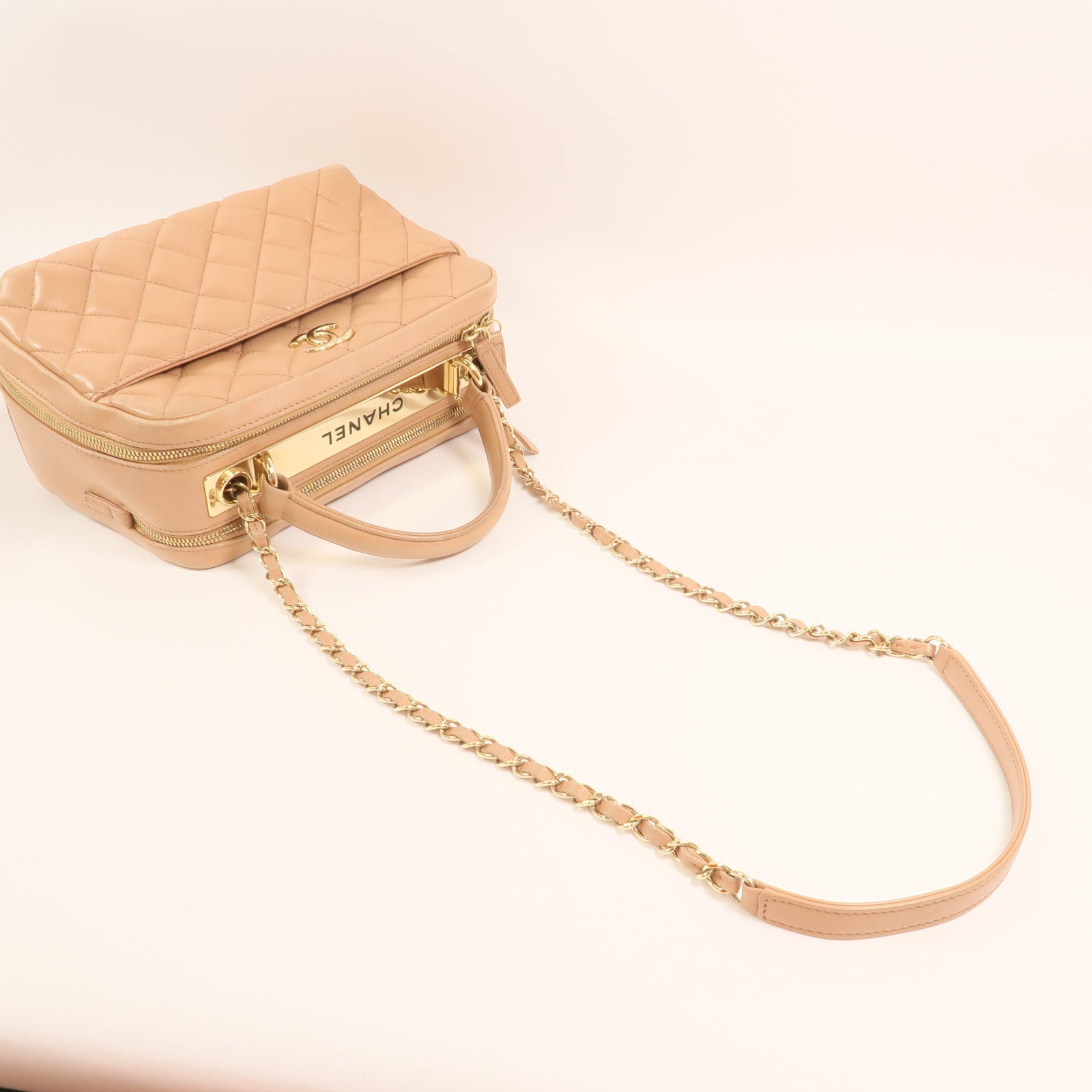 CHANEL 羊皮皮革Trendy CC Bowling金扣鏈帶手挽肩背兩用袋