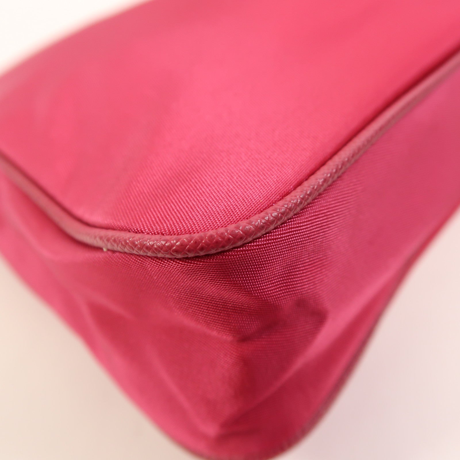 PRADA 尼龍Shoulder Bag金扣肩背袋