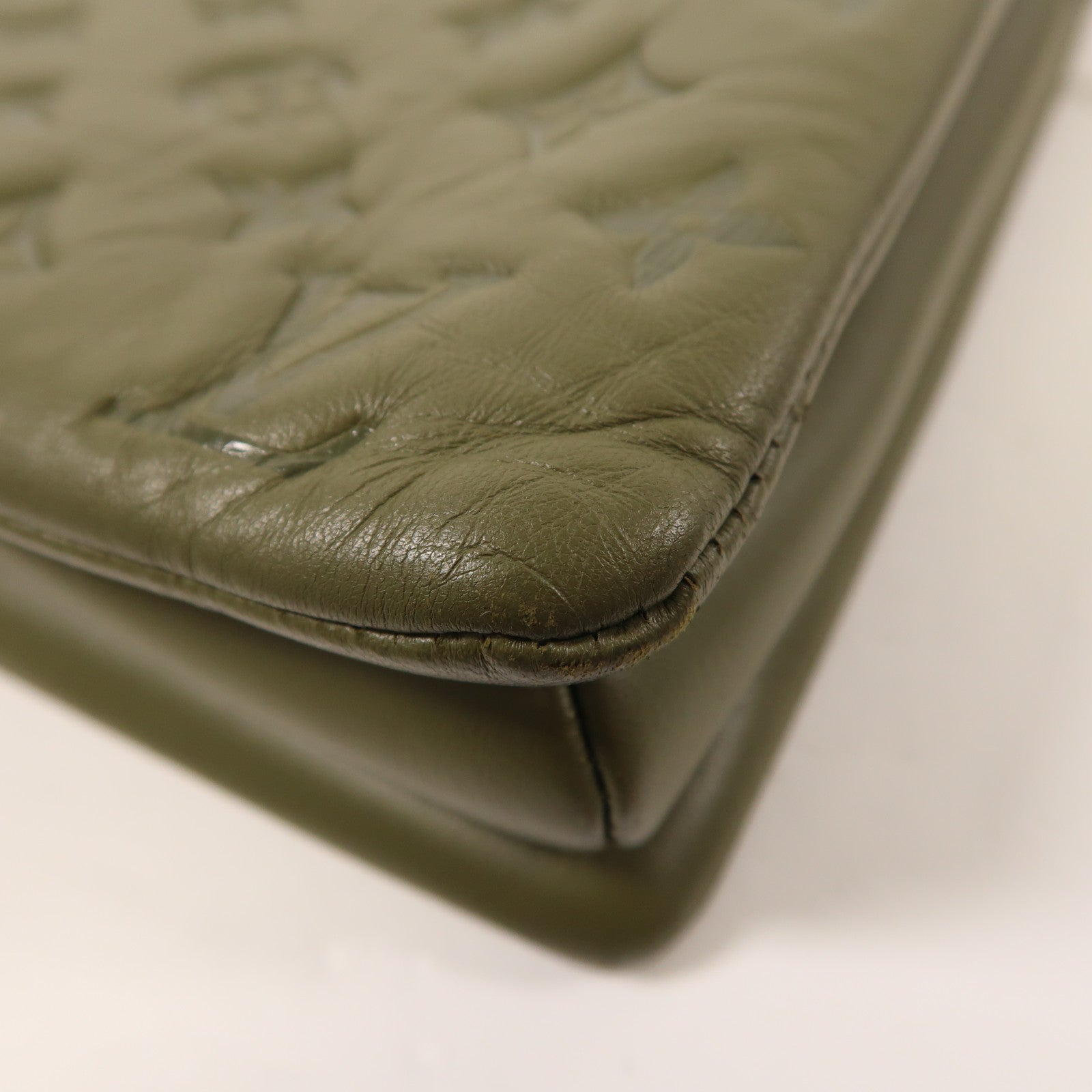 LOUIS VUITTON Monogram Embossed Coussin MM金扣肩背袋