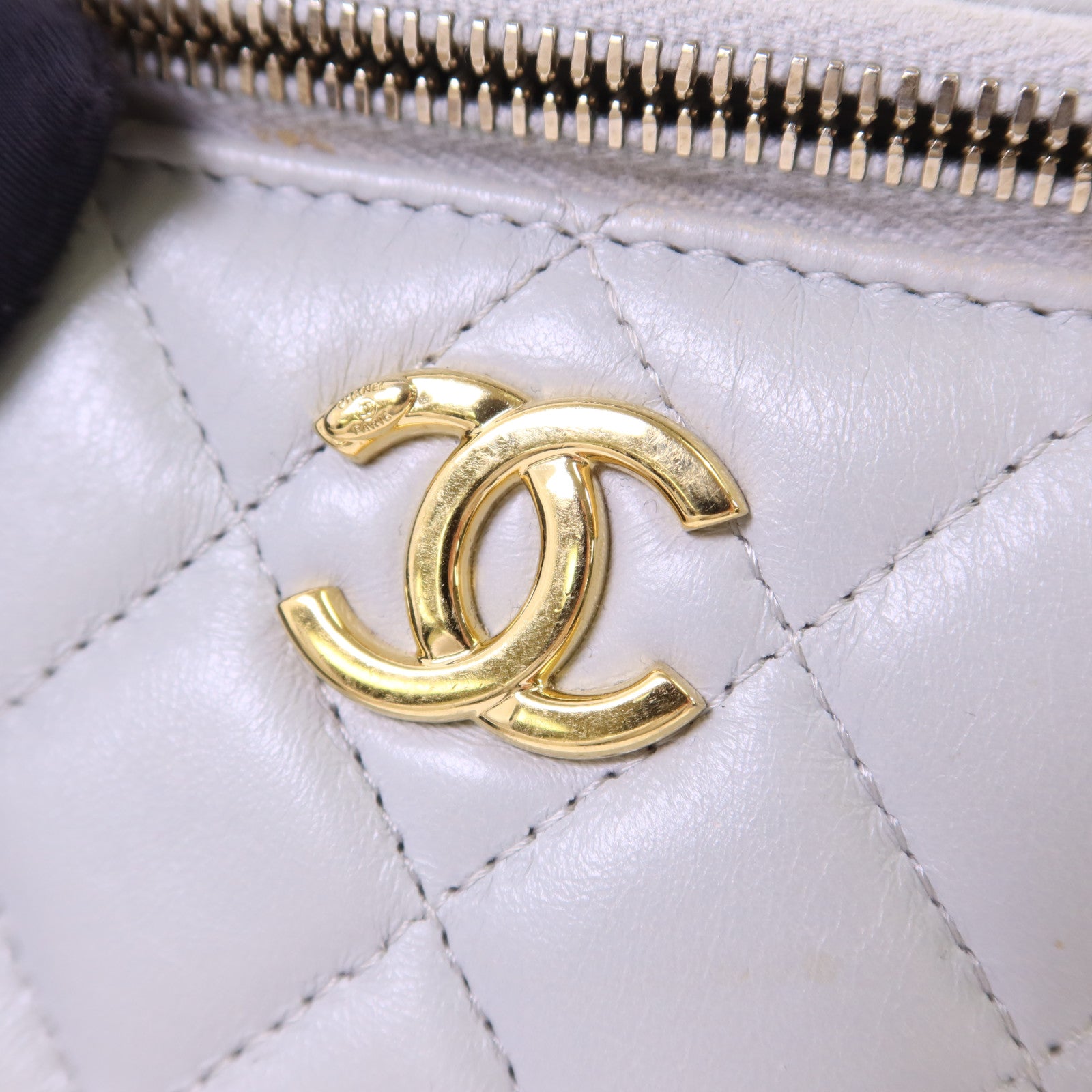 CHANEL 羊皮皮革Vanity Case金扣鏈帶肩背袋
