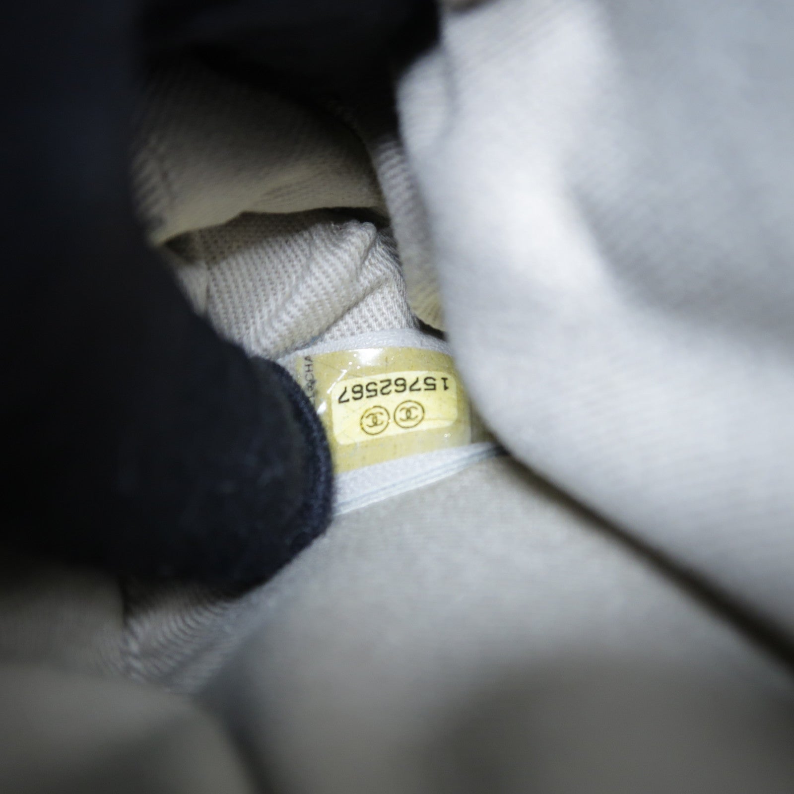 CHANEL 牛皮皮革Chain Shoulder金扣鏈帶肩背袋