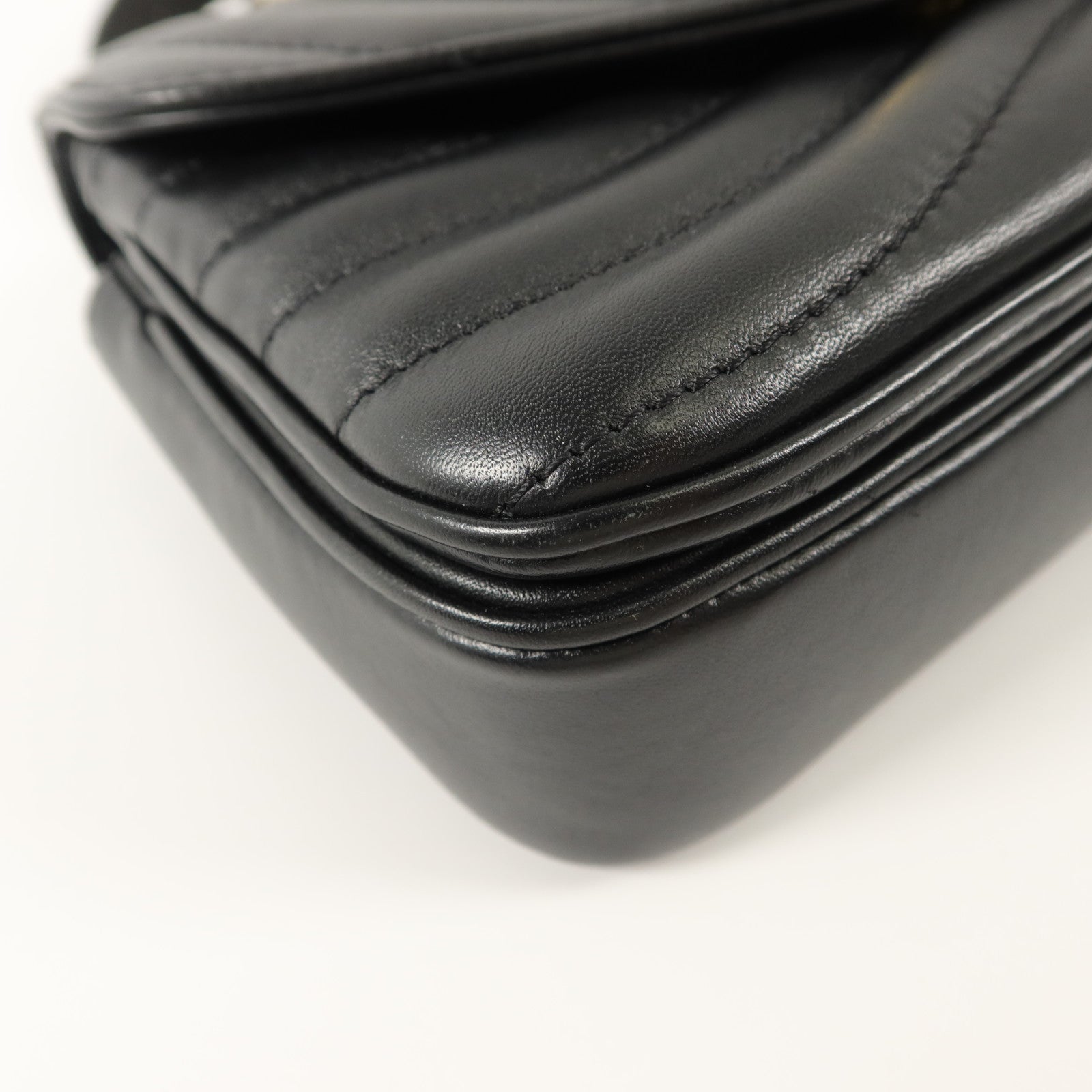 LOUIS VUITTON 牛皮皮革New Wave Chain Bag PM鏈帶肩背袋