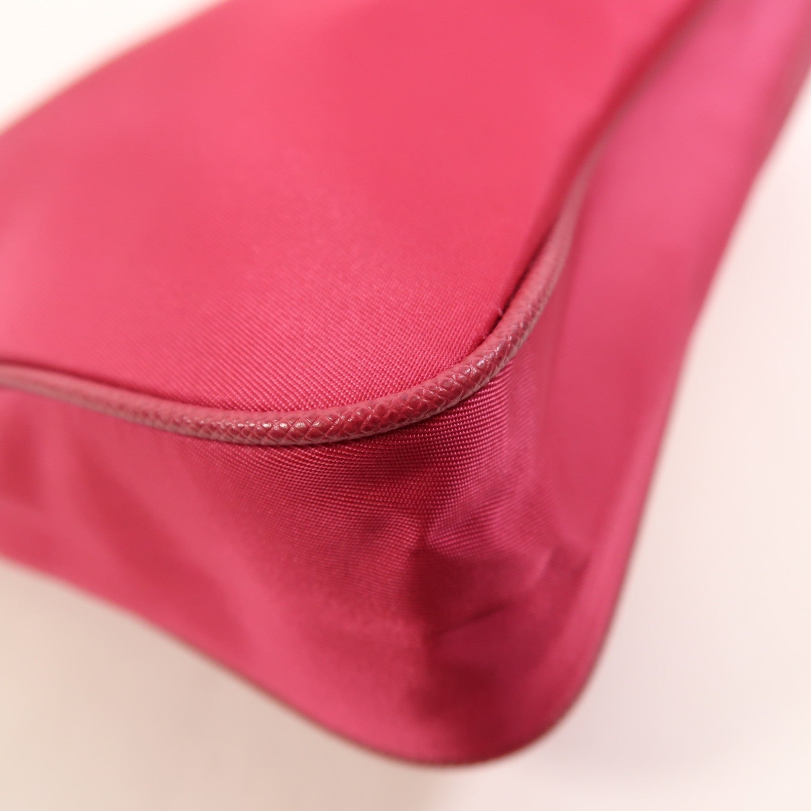 PRADA 尼龍Shoulder Bag金扣肩背袋