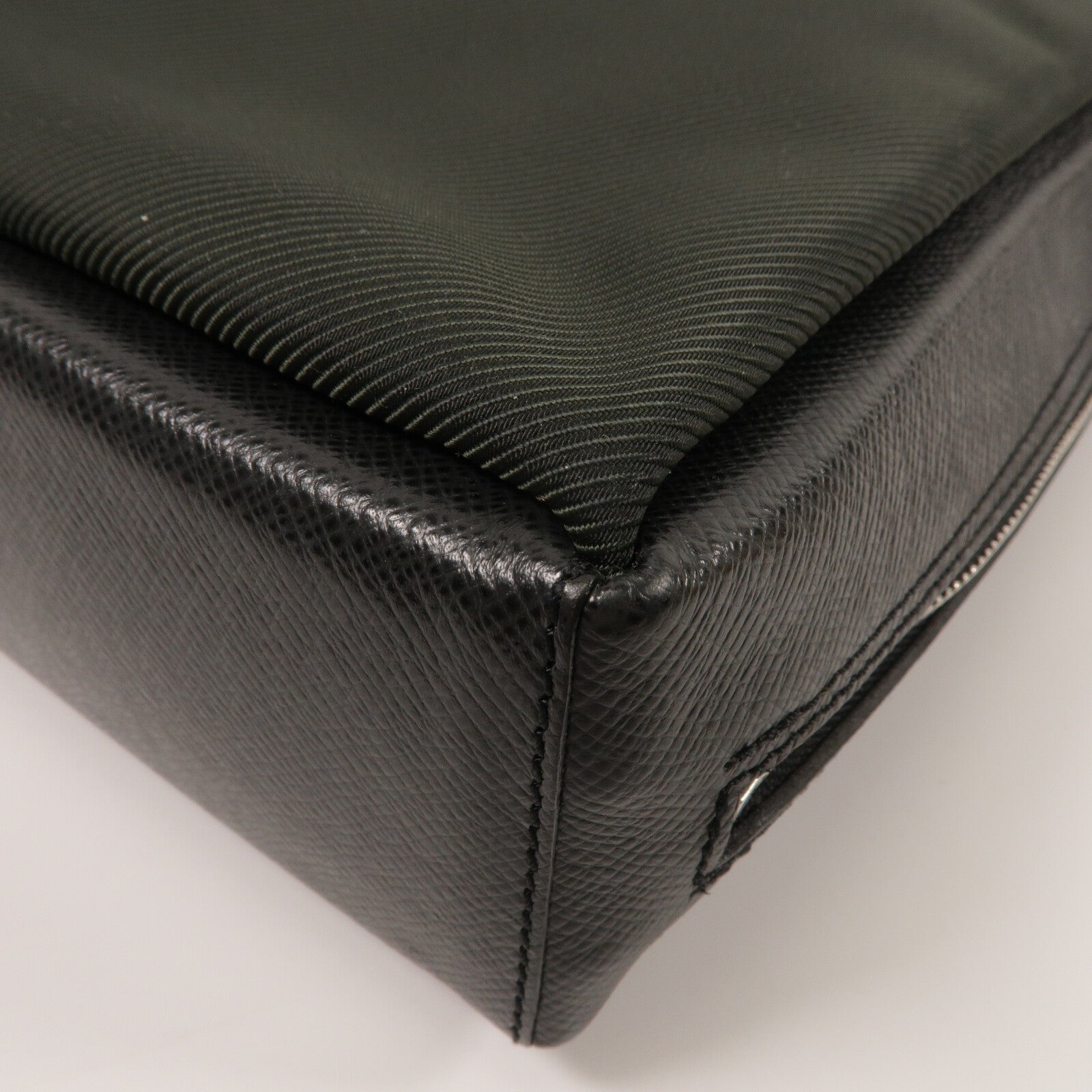 LOUIS VUITTON Taiga Sayan Messenger Bag肩背袋