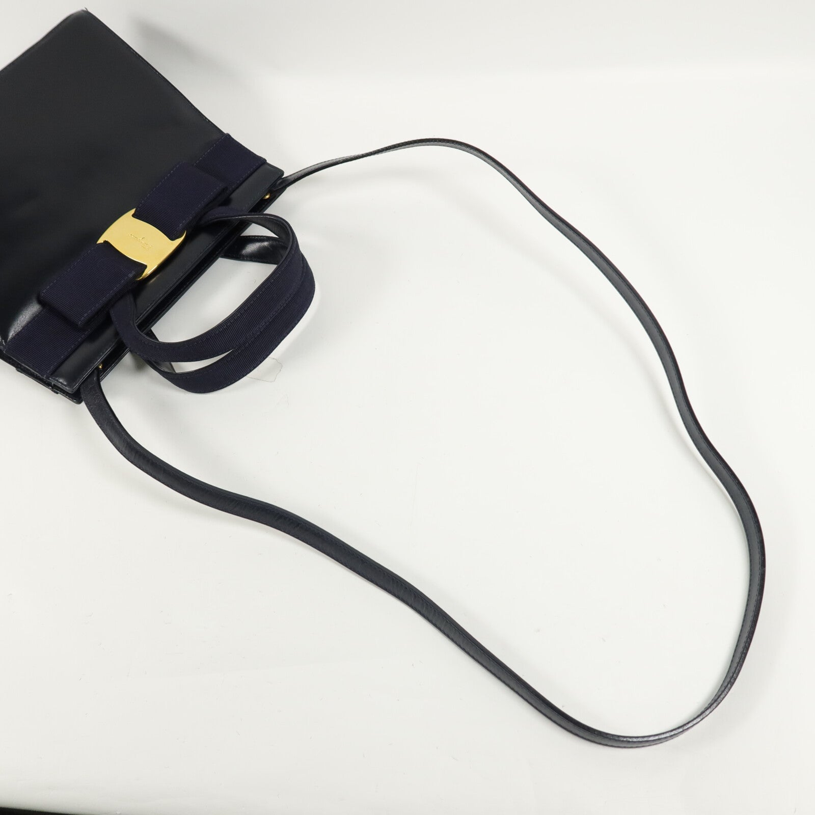 Salvatore Ferragamo 牛皮皮革Vara Ribbon手挽肩背兩用袋