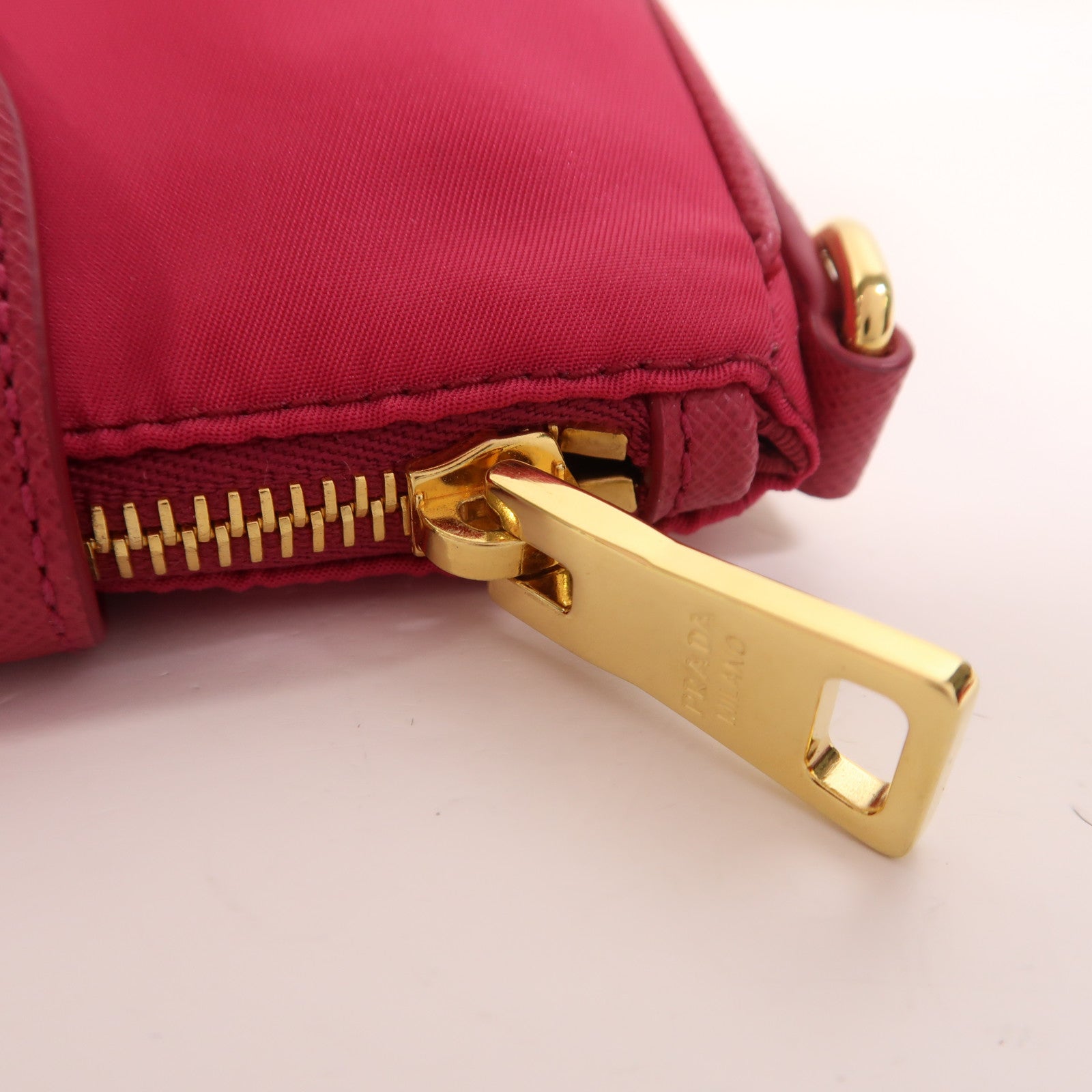 PRADA 尼龍Shoulder Bag金扣肩背袋