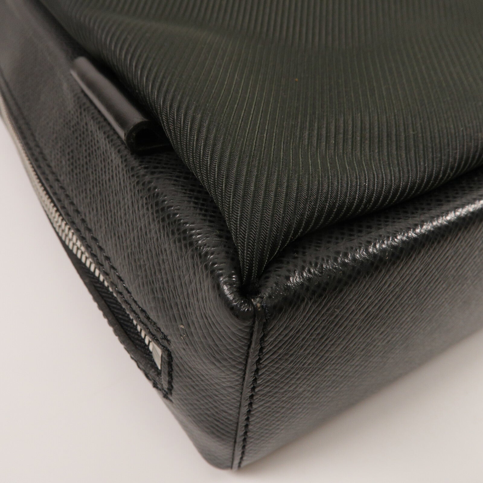 LOUIS VUITTON Taiga Sayan Messenger Bag肩背袋