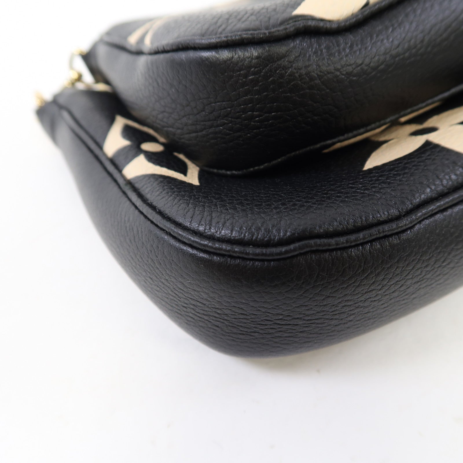 LOUIS VUITTON Monogram Empreinte Multi Pochette Accessoires金扣肩背袋黑色/米色