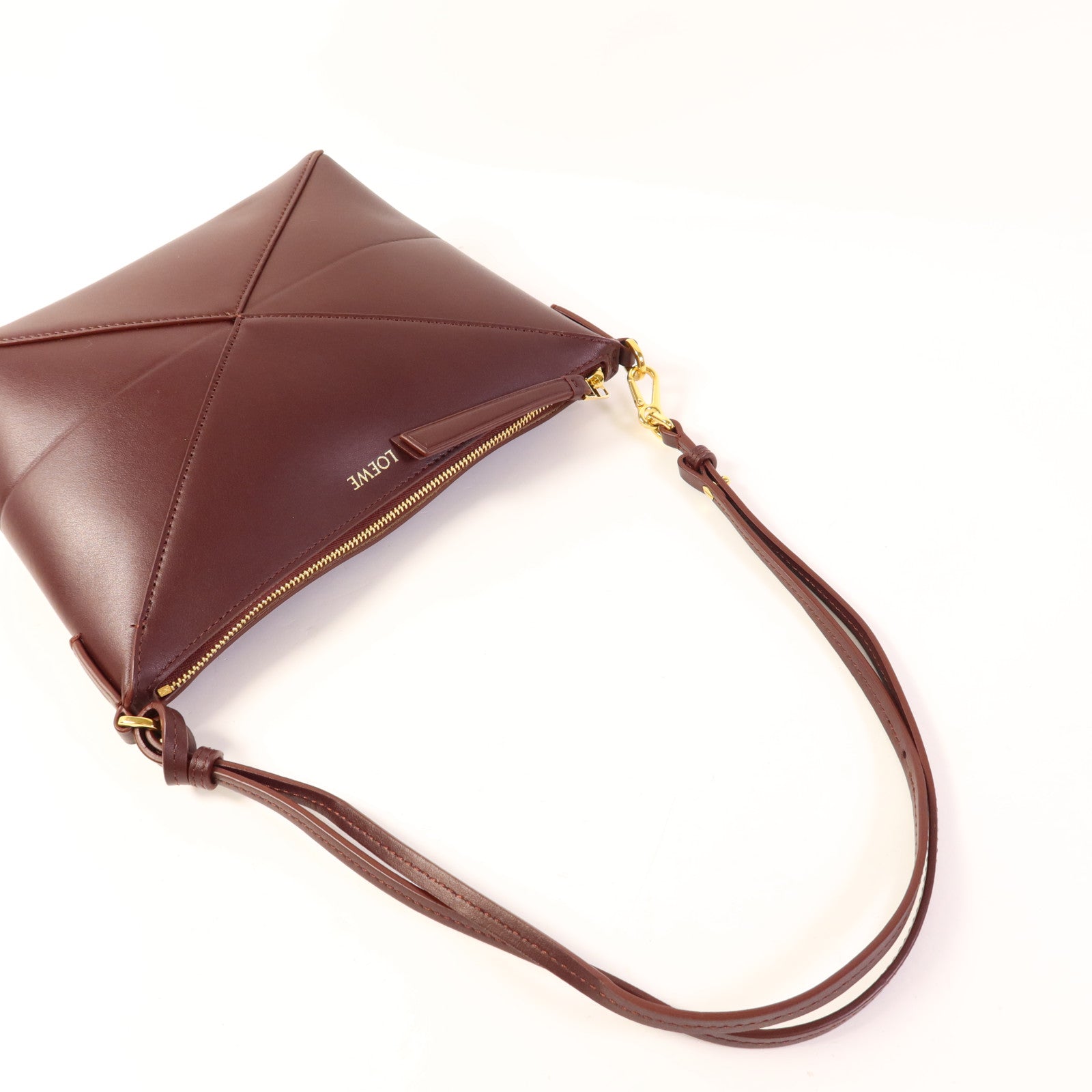 LOEWE 牛皮皮革Puzzle Fold Pouch金扣肩背袋