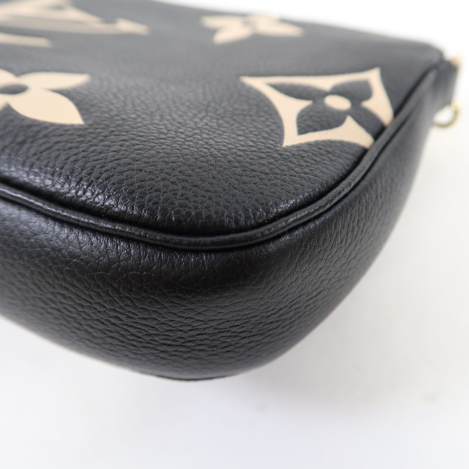 LOUIS VUITTON Monogram Empreinte Multi Pochette Accessoires金扣肩背袋黑色/米色