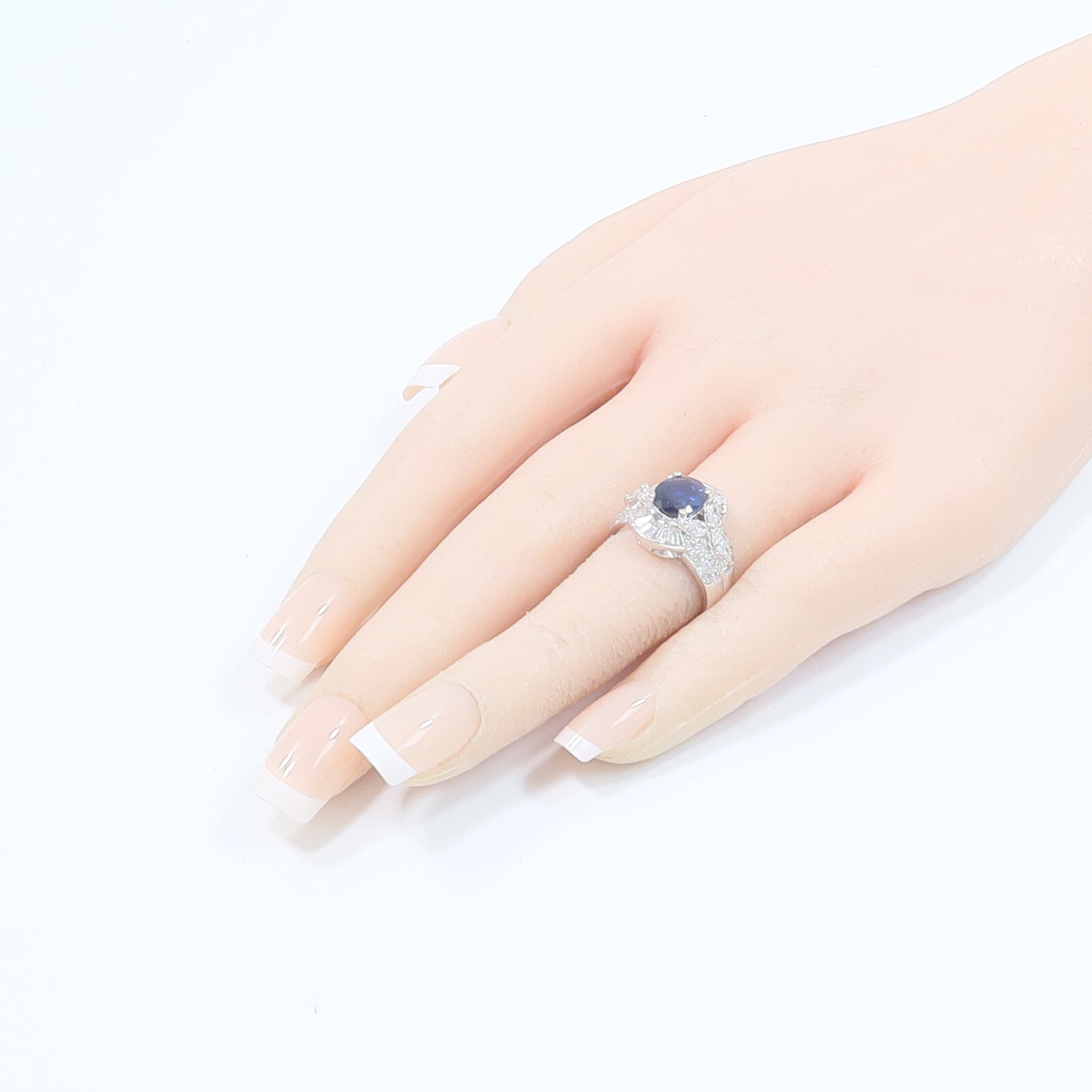 JEWELRY 18K白金Sapphire Diamond Ring藍寶石/鑽石戒指