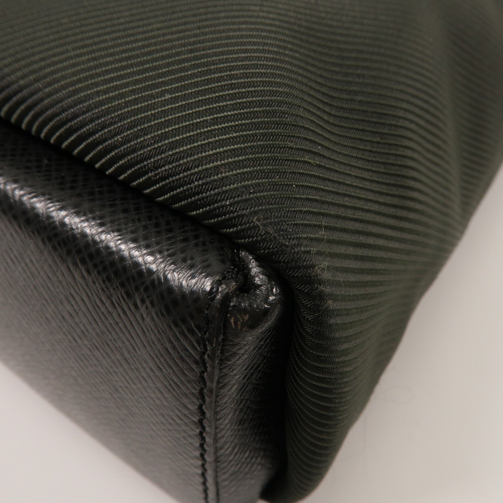 LOUIS VUITTON Taiga Sayan Messenger Bag肩背袋