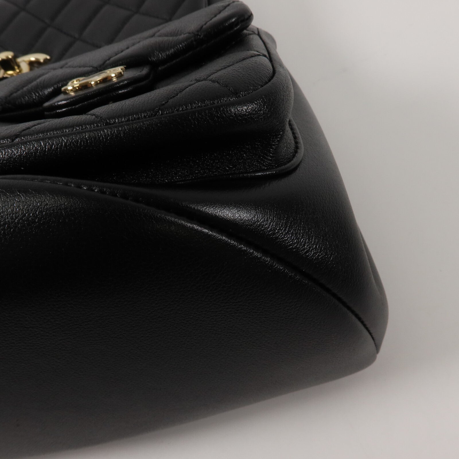 CHANEL 牛皮皮革Duma Backpack Large鏈帶背包