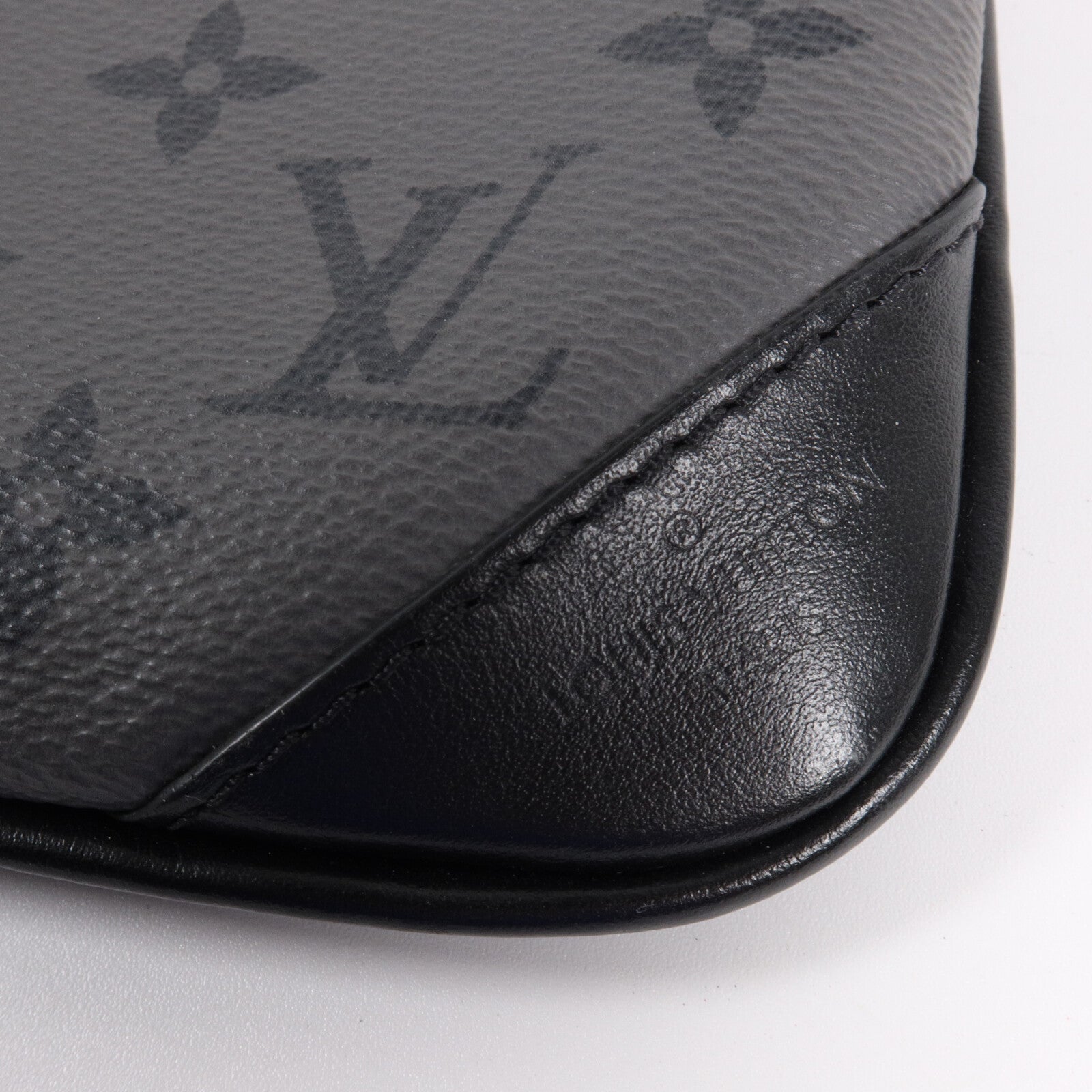 LOUIS VUITTON Monogram Eclipse/Reverse Trio Messenger肩背袋