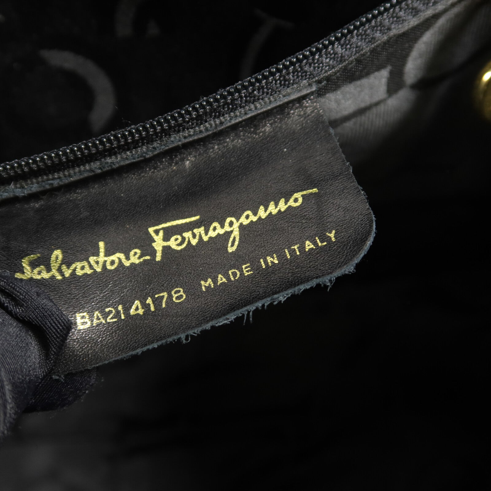 Salvatore Ferragamo 牛皮皮革Vara Ribbon手挽肩背兩用袋