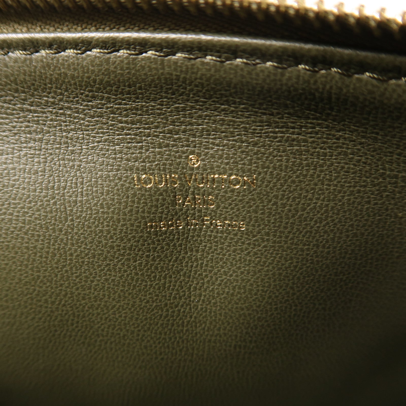 LOUIS VUITTON Monogram Embossed Coussin MM金扣肩背袋