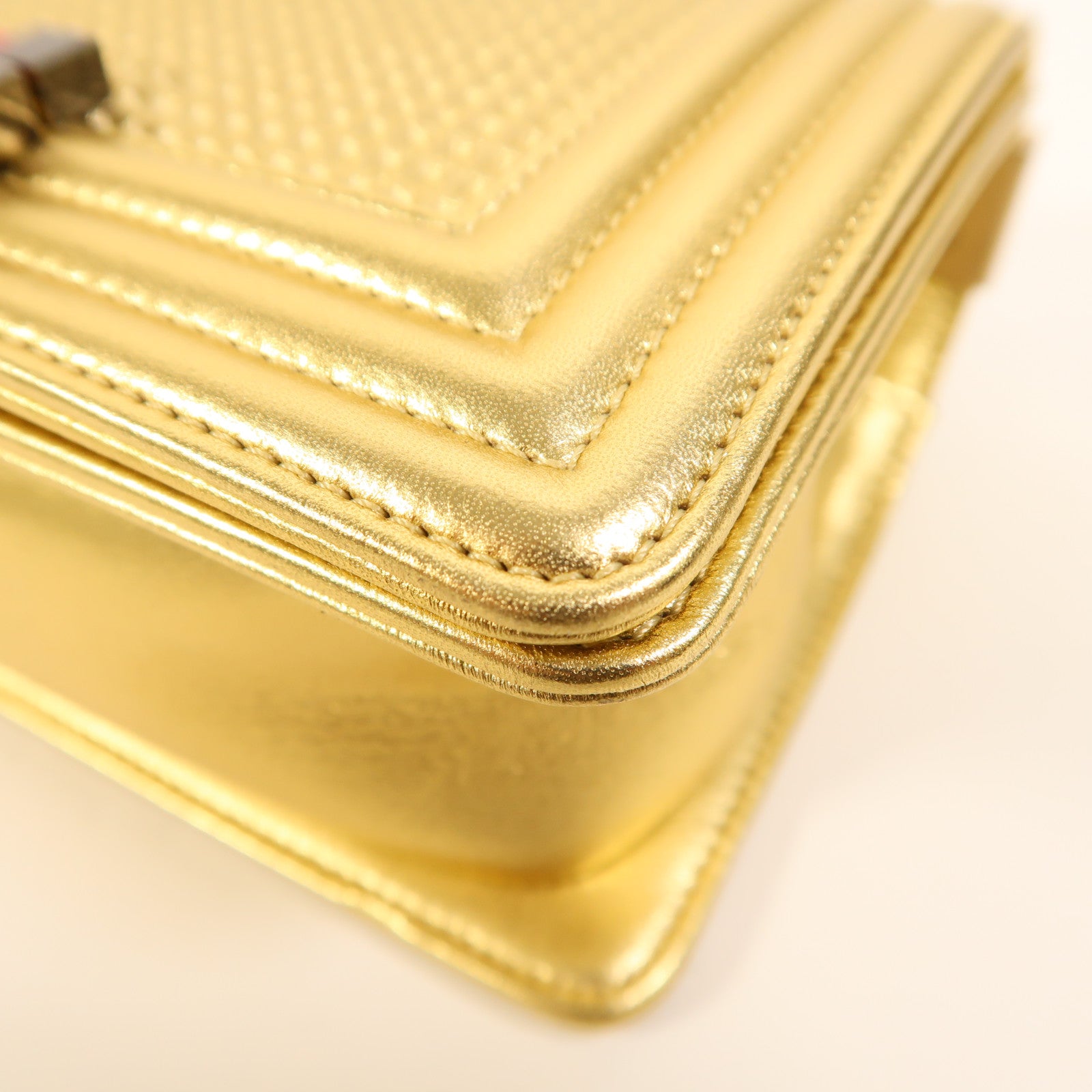 CHANEL 牛皮皮革Boy 20鏈帶肩背袋