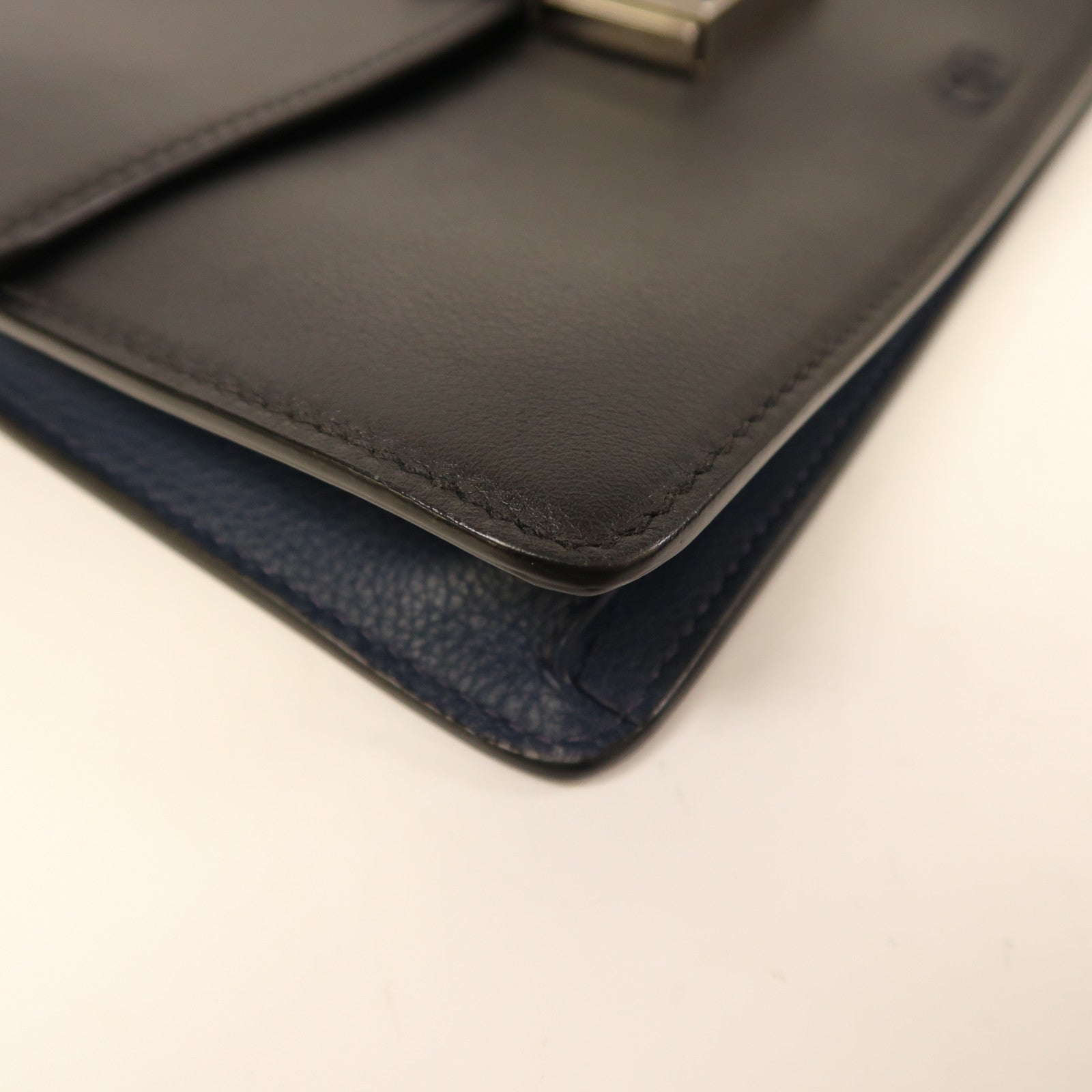 Dior 牛皮皮革Pouch銀扣手拿包黑色