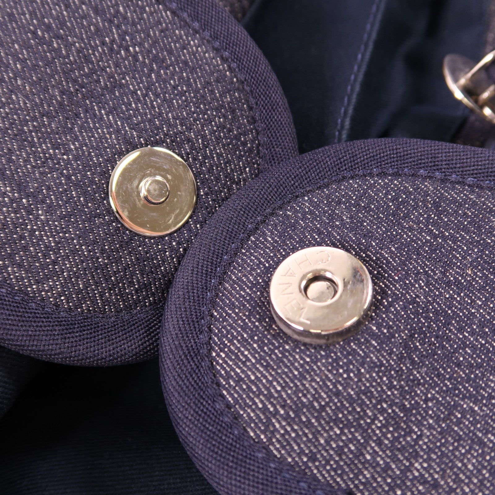 CHANEL 帆布Deauville MM銀扣鏈帶手挽肩背兩用袋