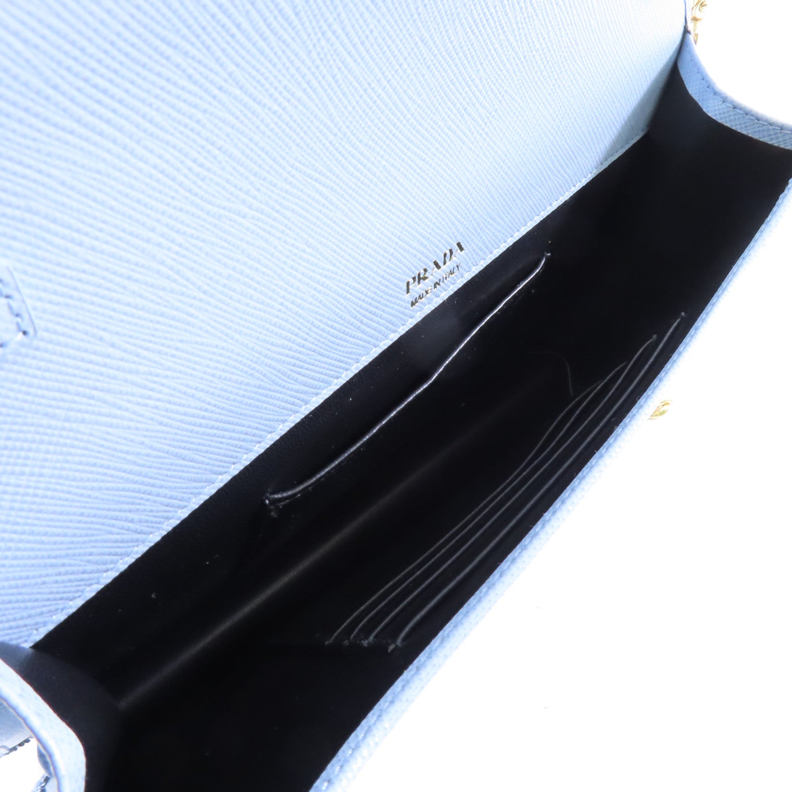 PRADA Saffiano皮革Chain Shoulder Bag金扣鏈帶肩背袋淺藍色