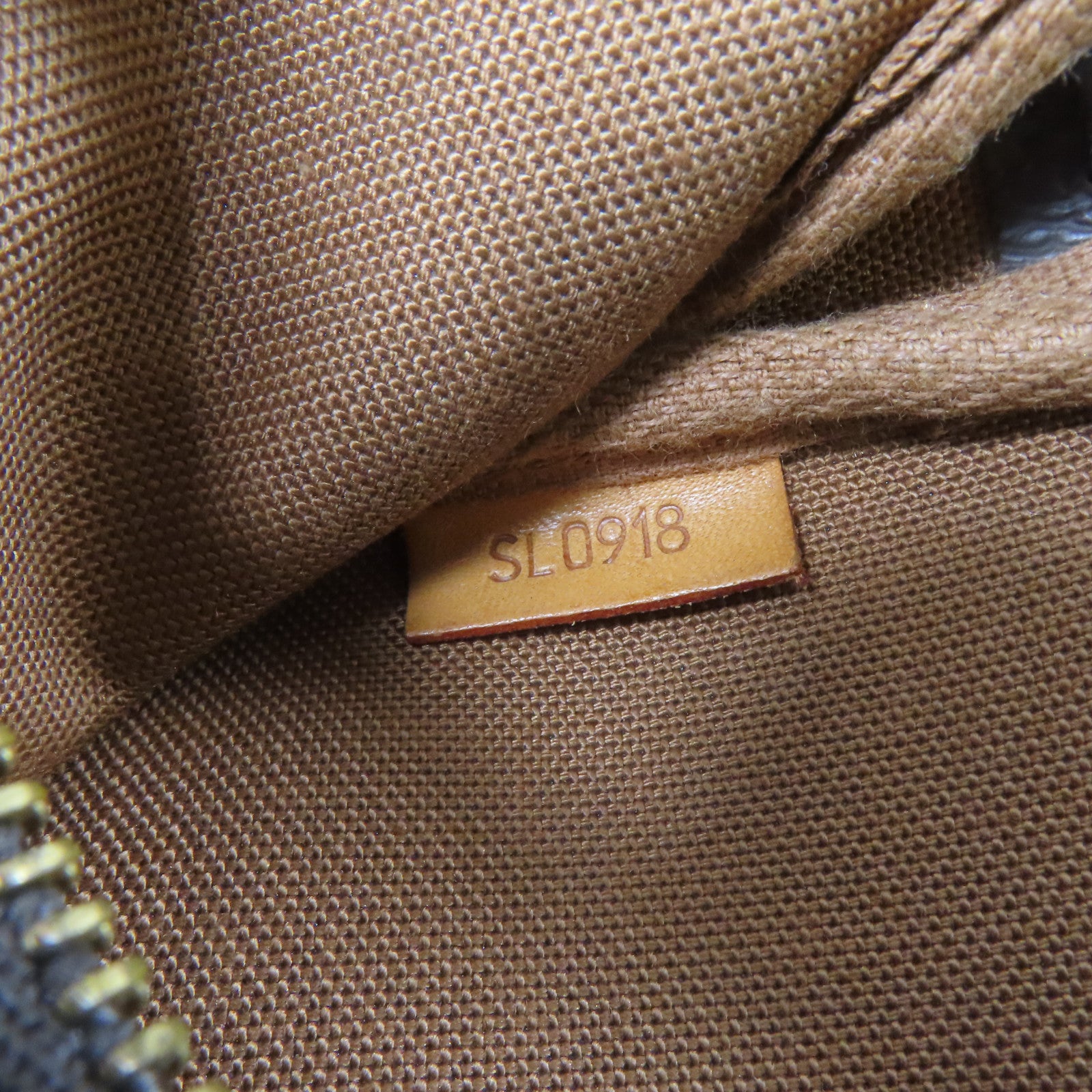 LOUIS VUITTON Monogram Pochette Accessories金扣手拿包啡色