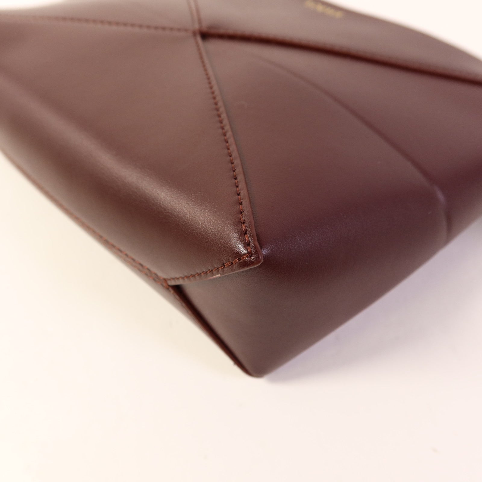 LOEWE 牛皮皮革Puzzle Fold Pouch金扣肩背袋