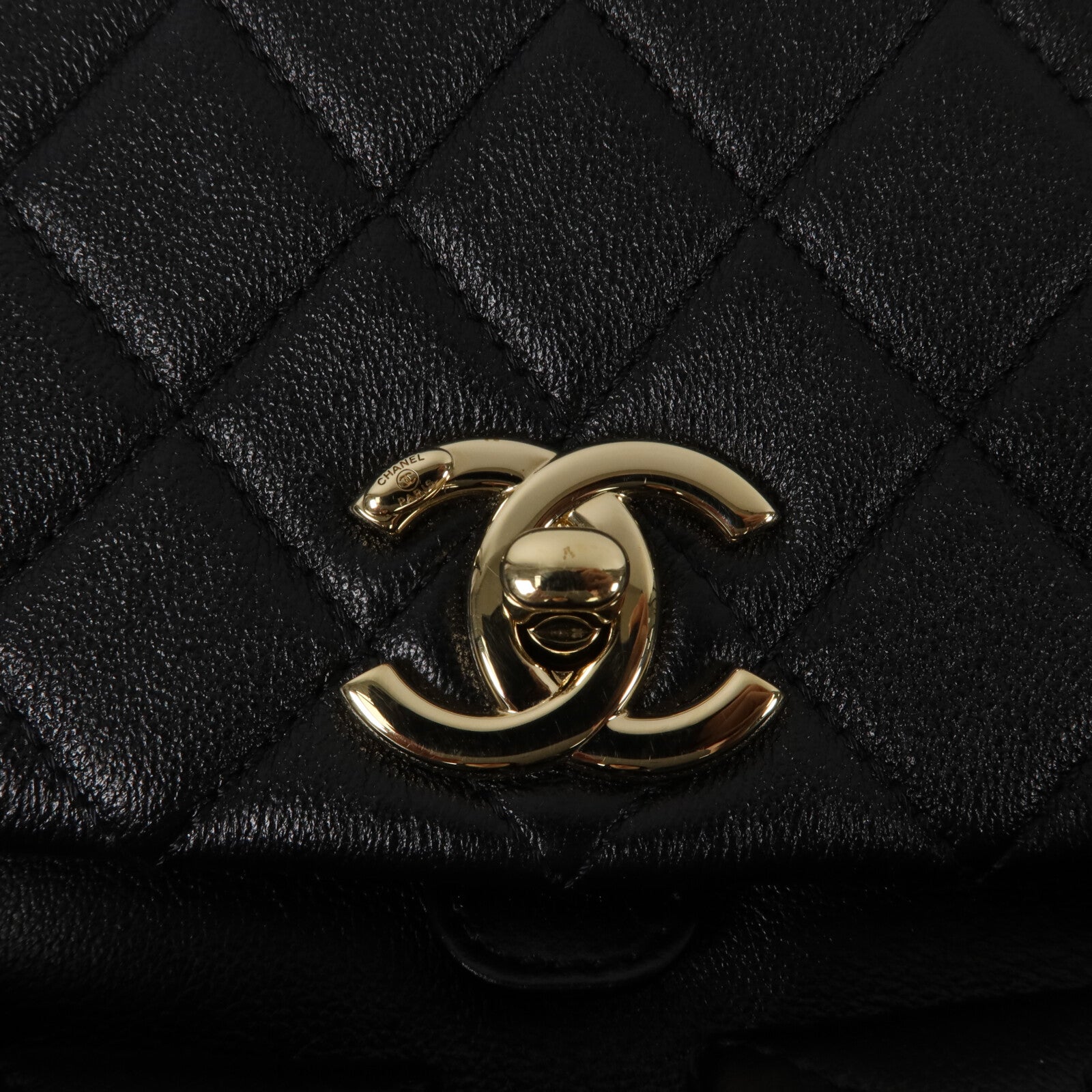CHANEL 牛皮皮革Duma Backpack Large鏈帶背包