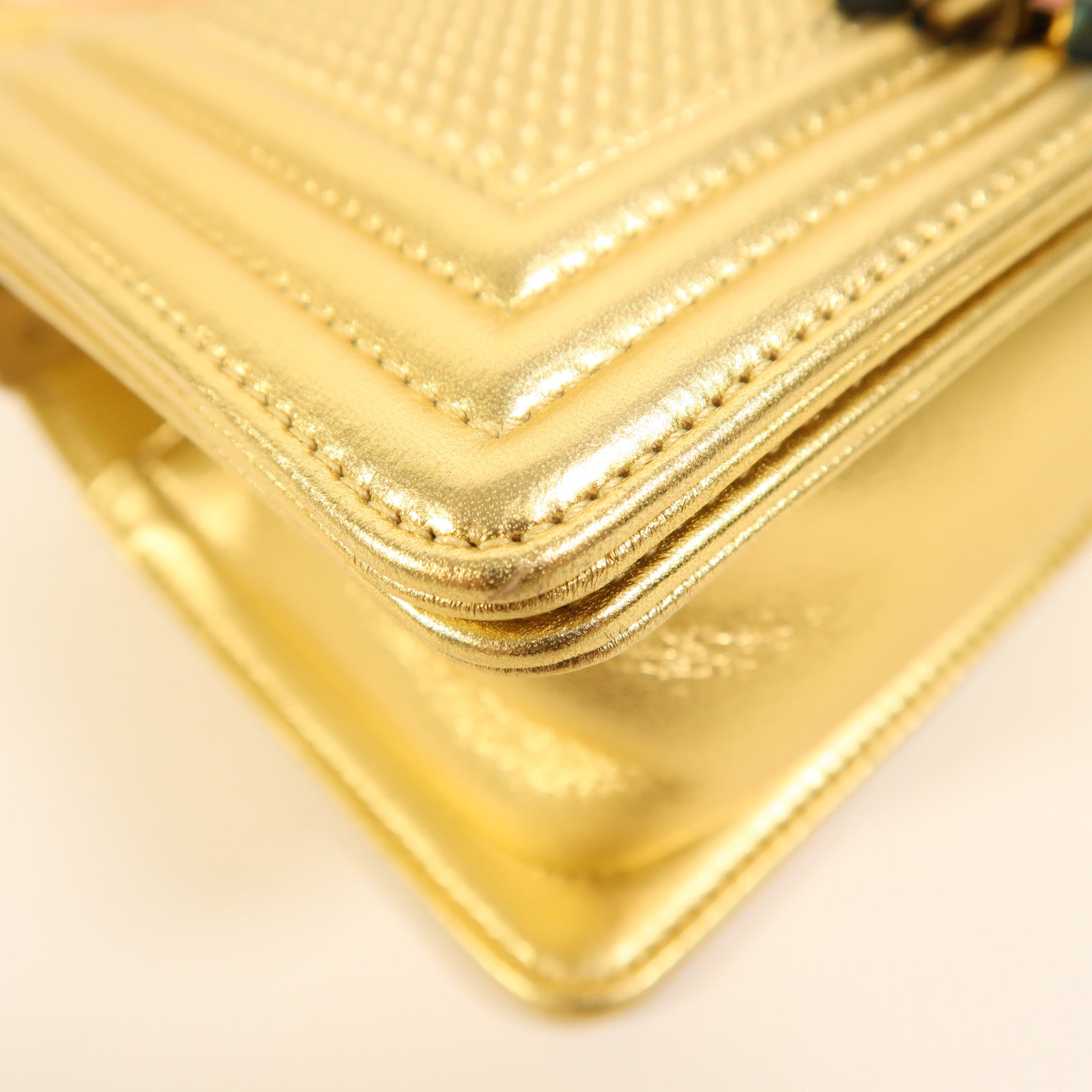 CHANEL 牛皮皮革Boy 20鏈帶肩背袋