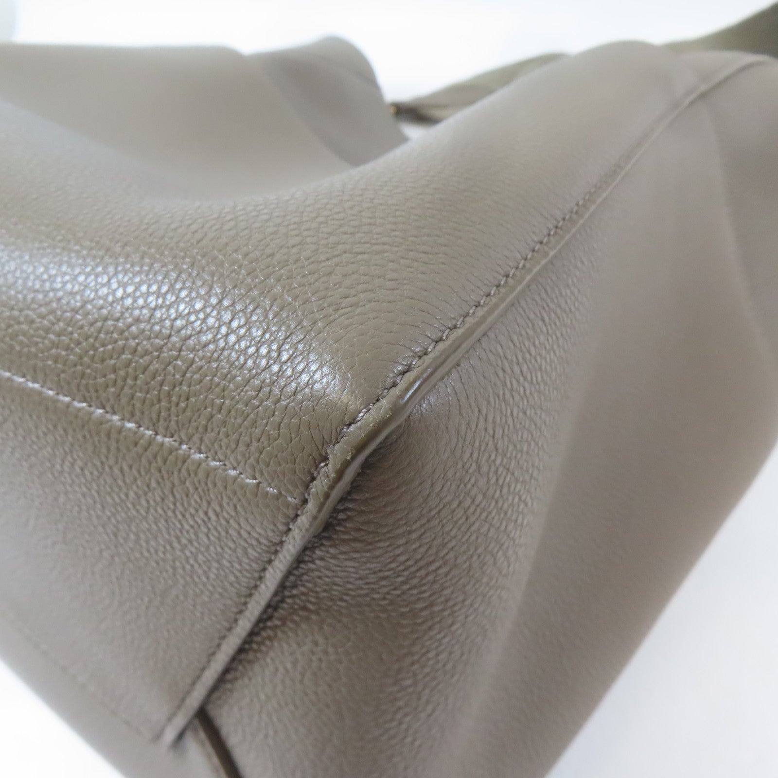 CELINE 牛皮皮革Sangle Bucket金扣肩背袋灰色