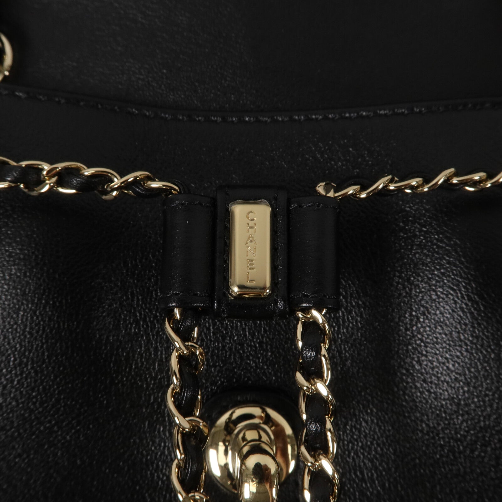 CHANEL 牛皮皮革Duma Backpack Large鏈帶背包