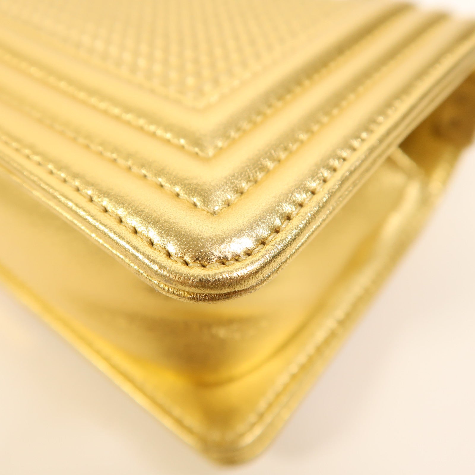 CHANEL 牛皮皮革Boy 20鏈帶肩背袋