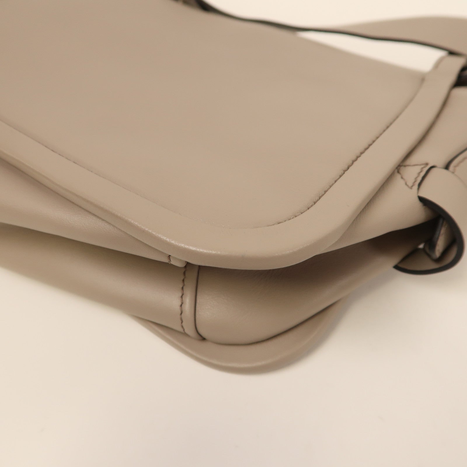 PRADA 牛皮皮革Etiquette Bag銀扣肩背袋