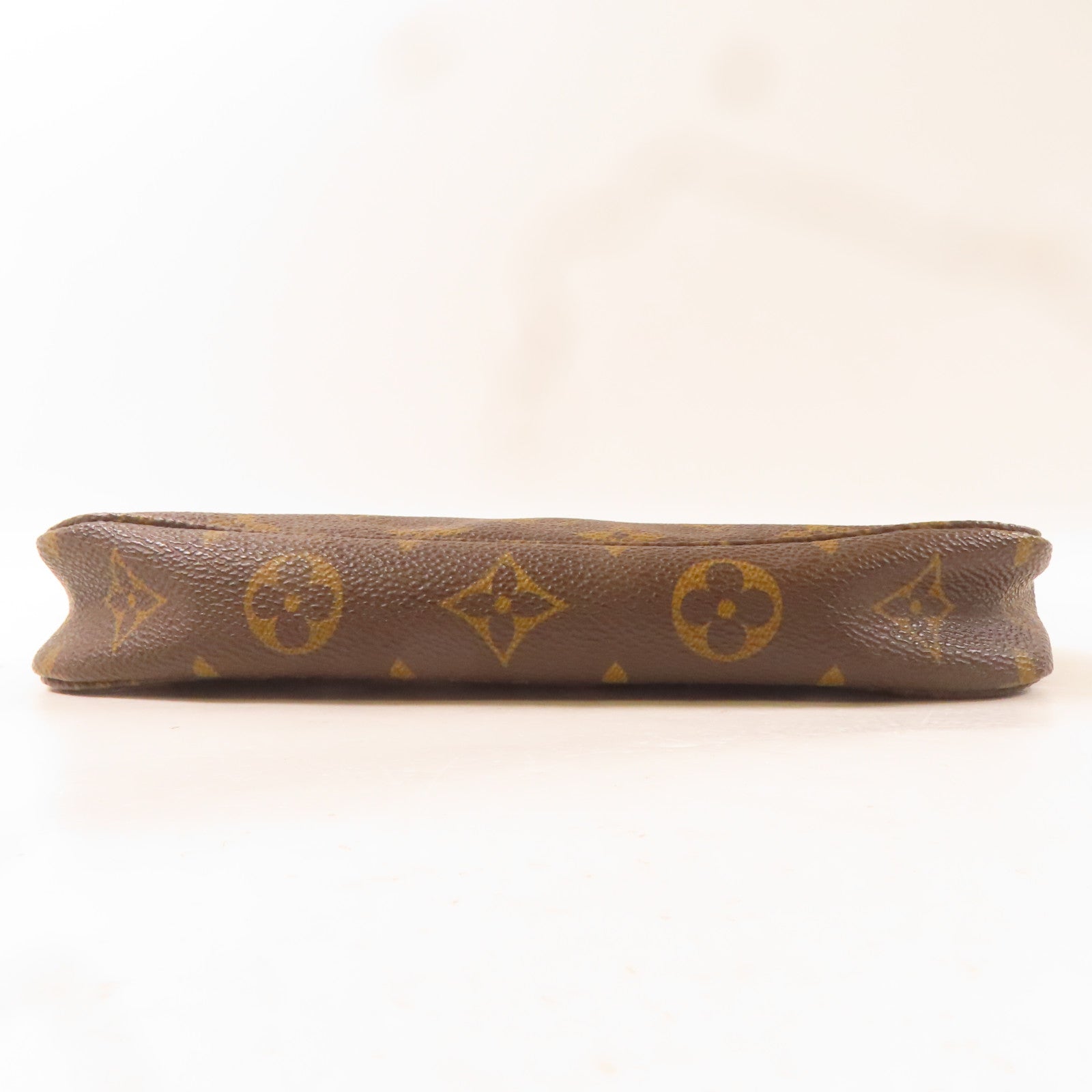 LOUIS VUITTON Monogram Pochette Accessories金扣手拿包啡色