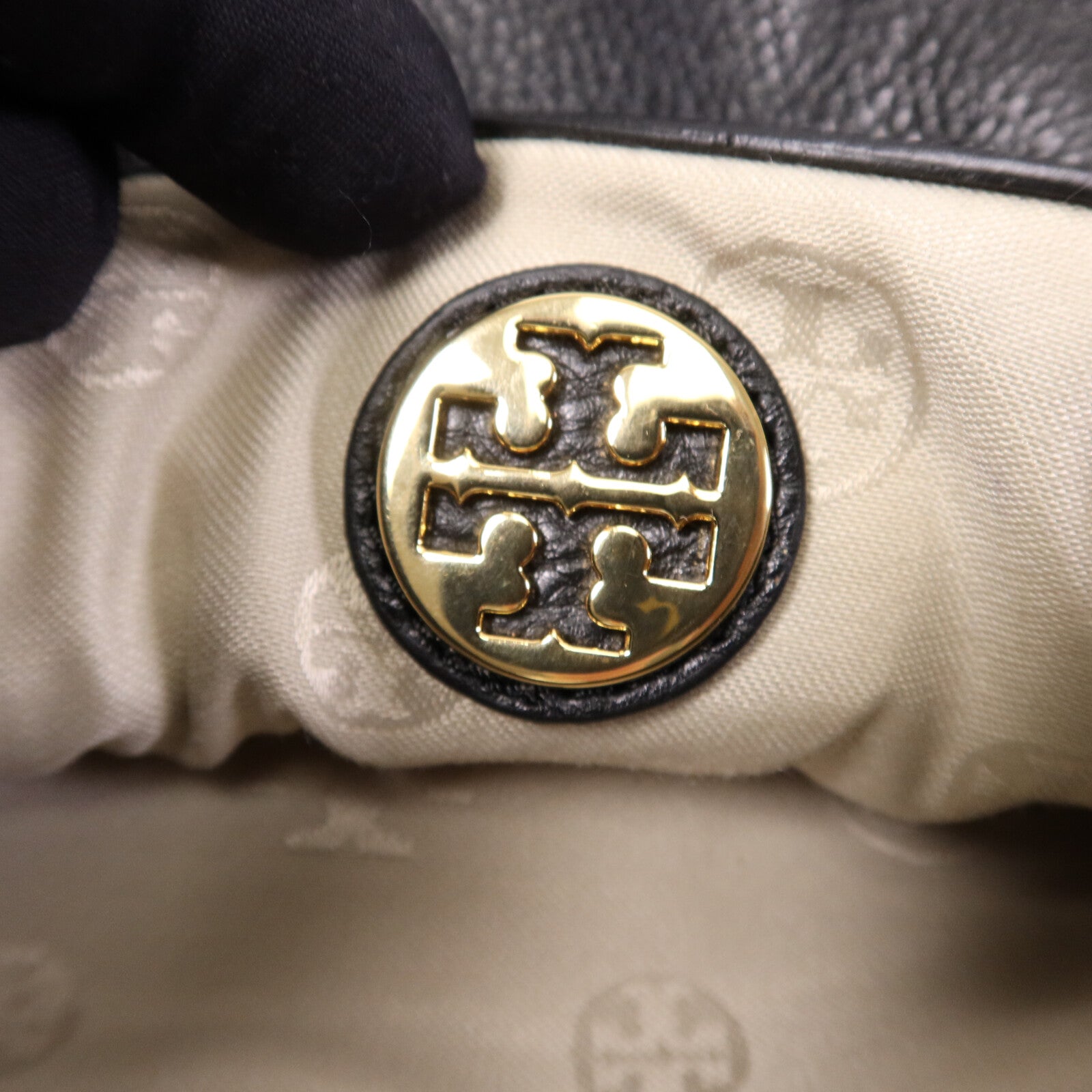 牛皮皮革Amanda Logo Clutch金扣鏈帶肩背袋