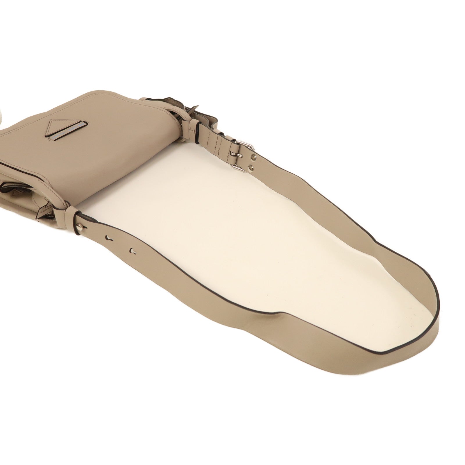 PRADA 牛皮皮革Etiquette Bag銀扣肩背袋