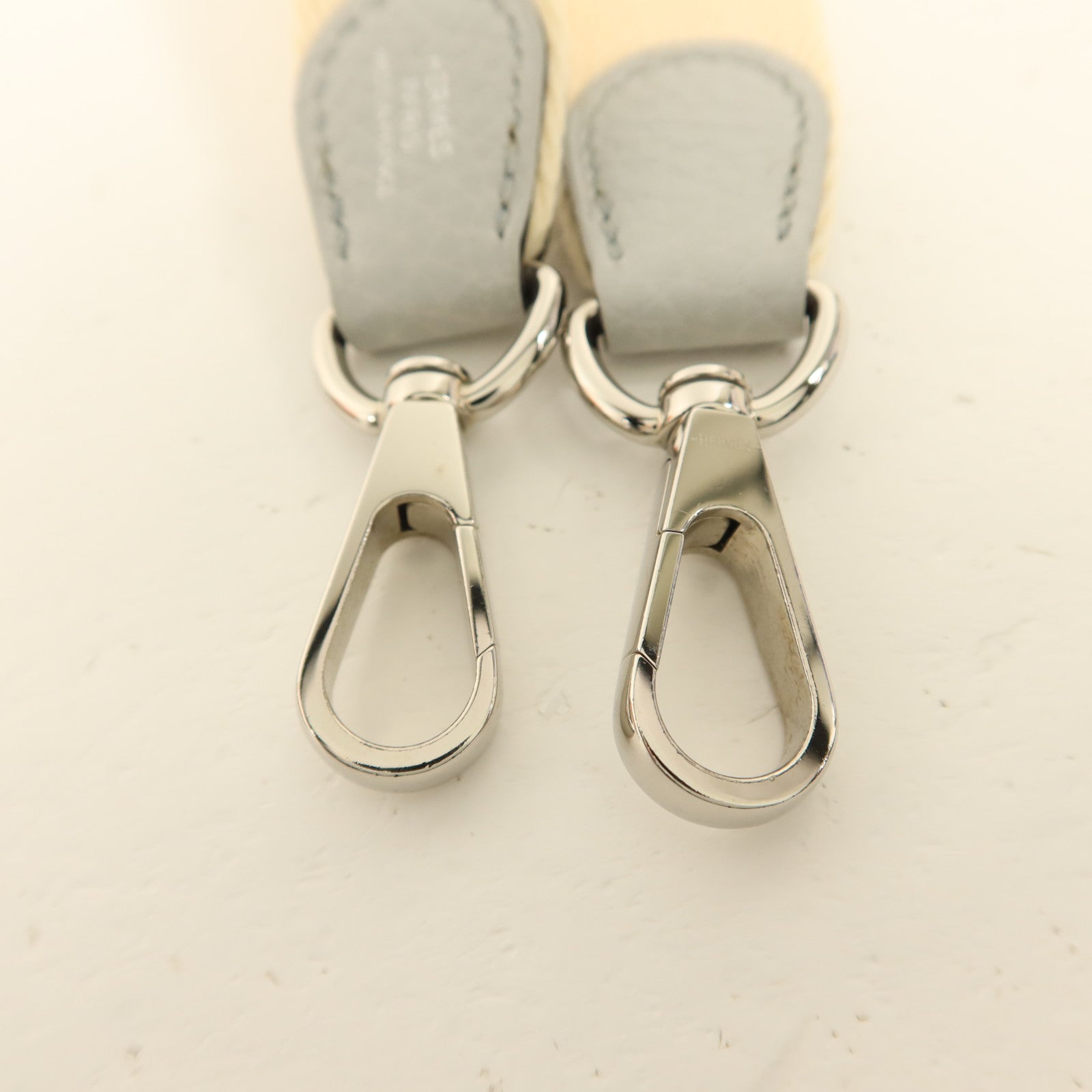 HERMES Clemence皮革Evelyne TPM銀扣肩背袋Gris Perle