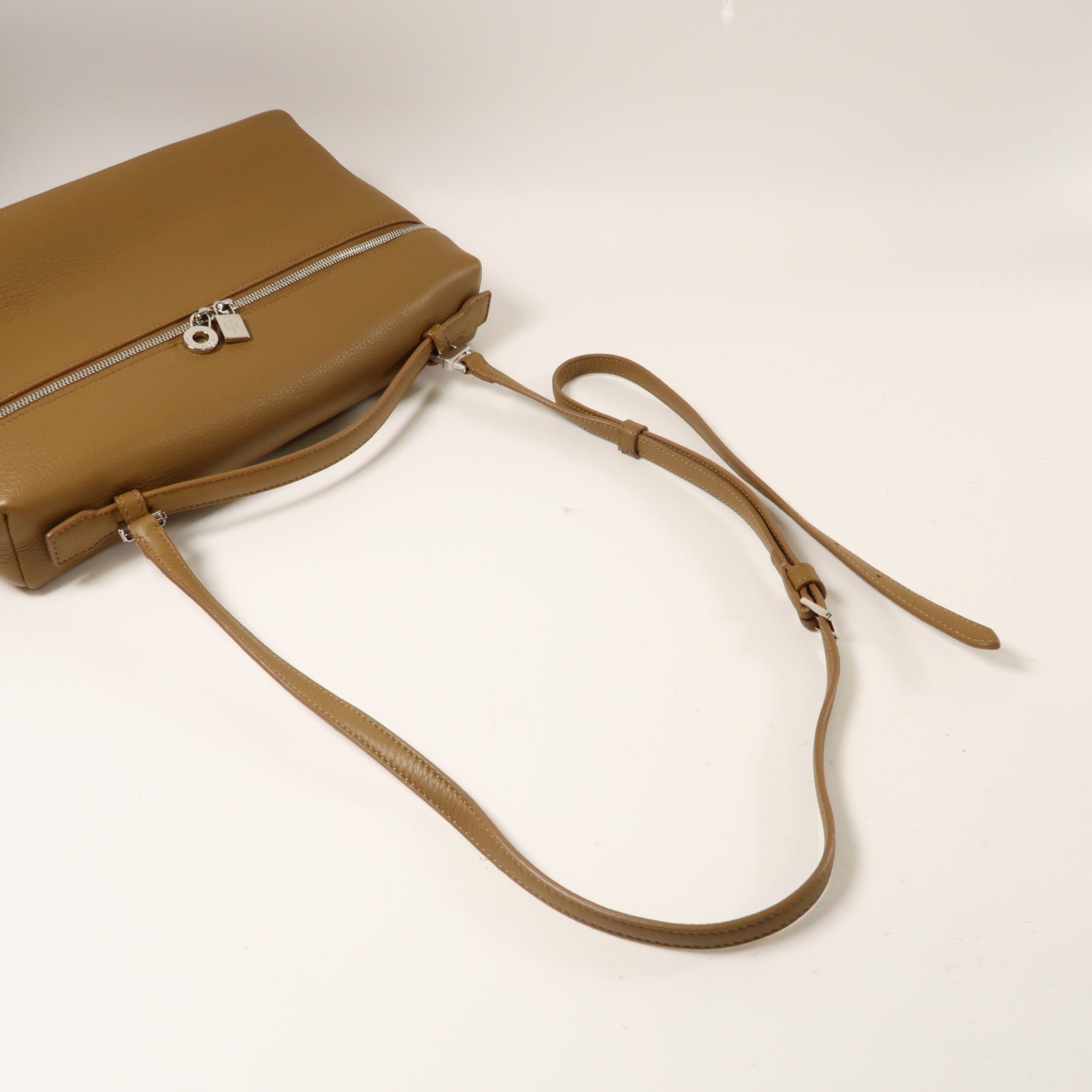 Loro Piana 牛皮皮革Extra Bag L27銀扣手挽肩背兩用袋啡色
